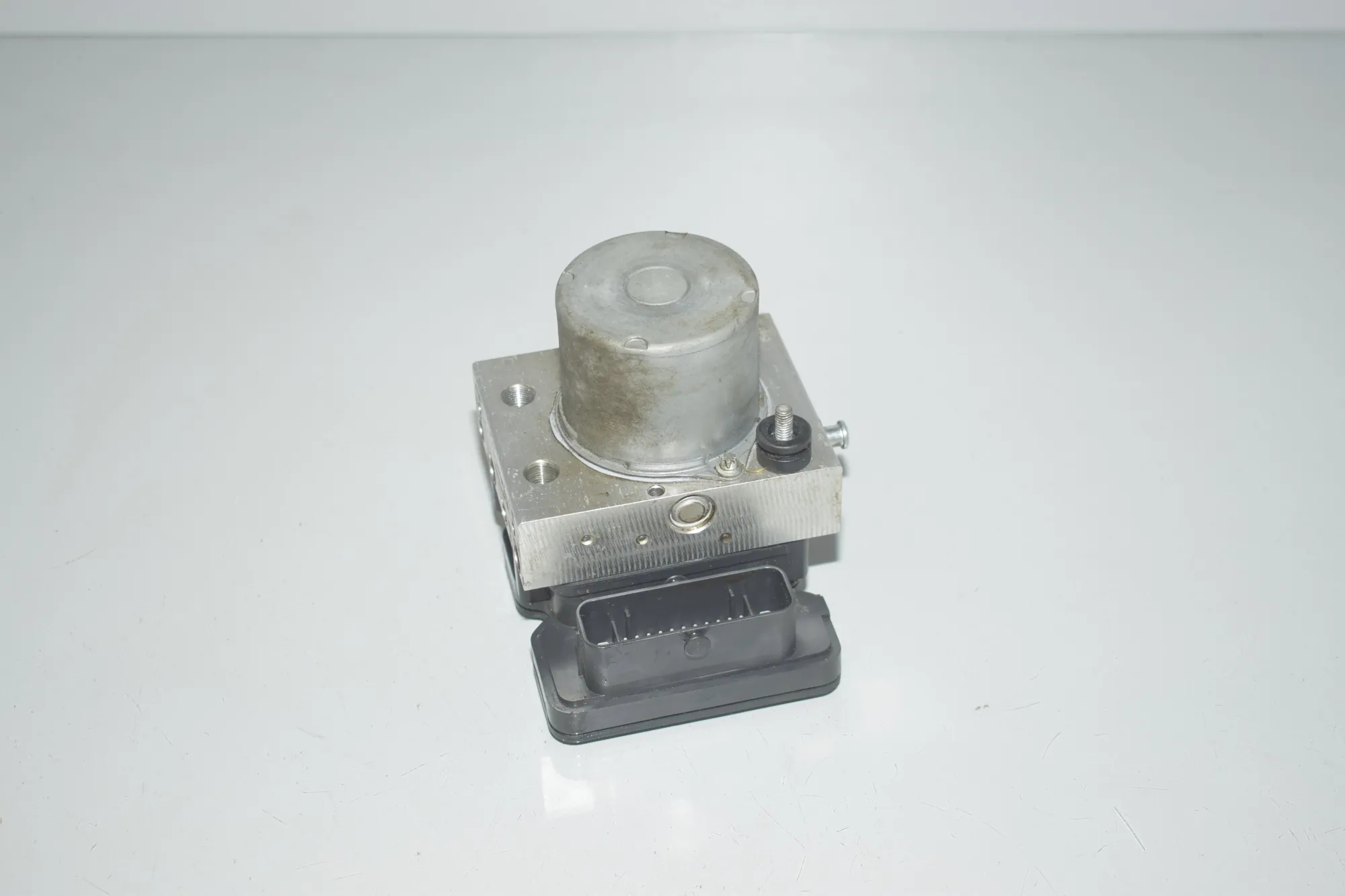 ABS Pump – OEM 1044745-00-B · TESLA MODEL 3 (2018 - -) EV 2021 – 2