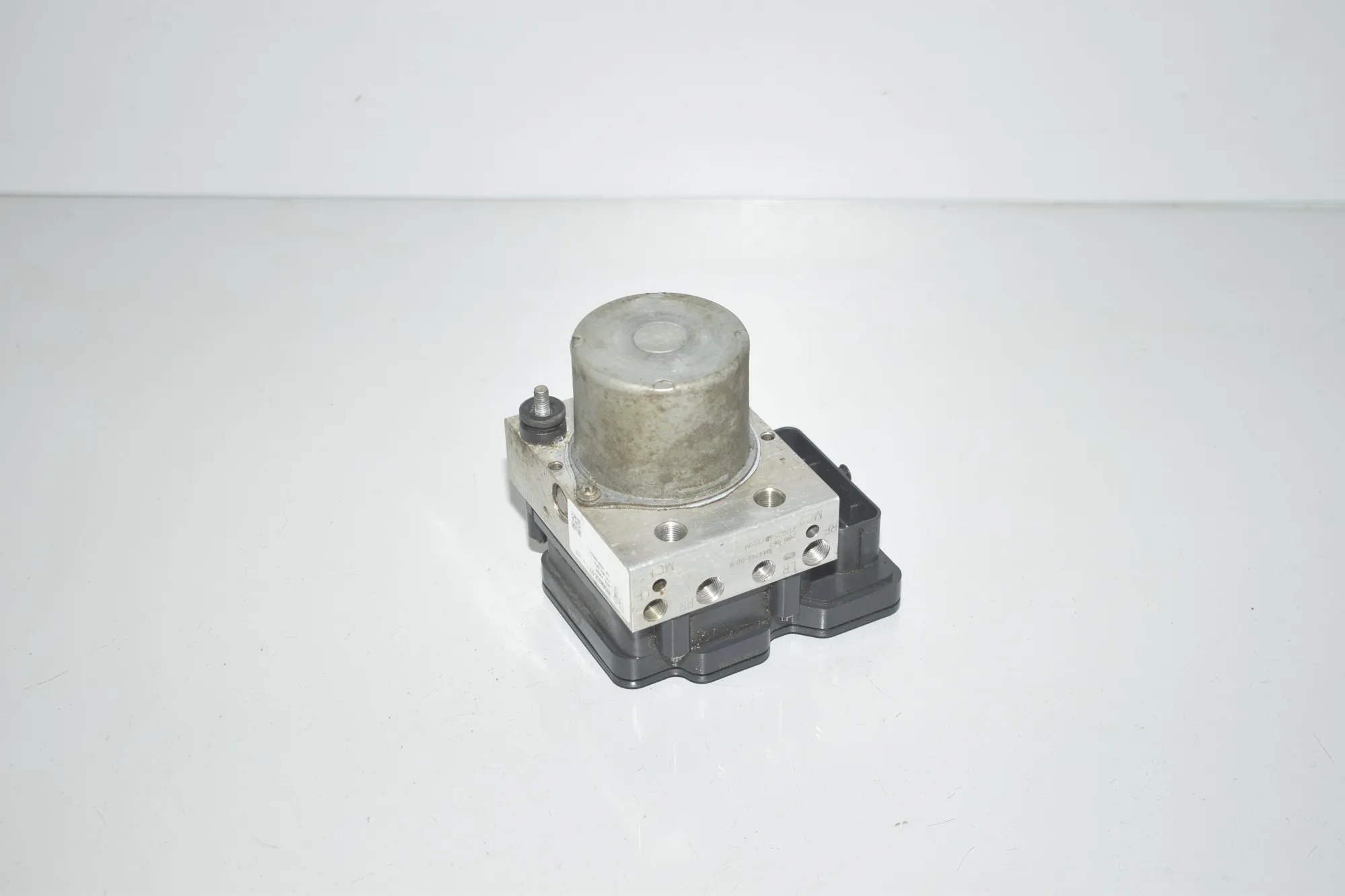 ABS Pump – OEM 1044745-00-B · TESLA MODEL 3 (2018 - -) EV 2021