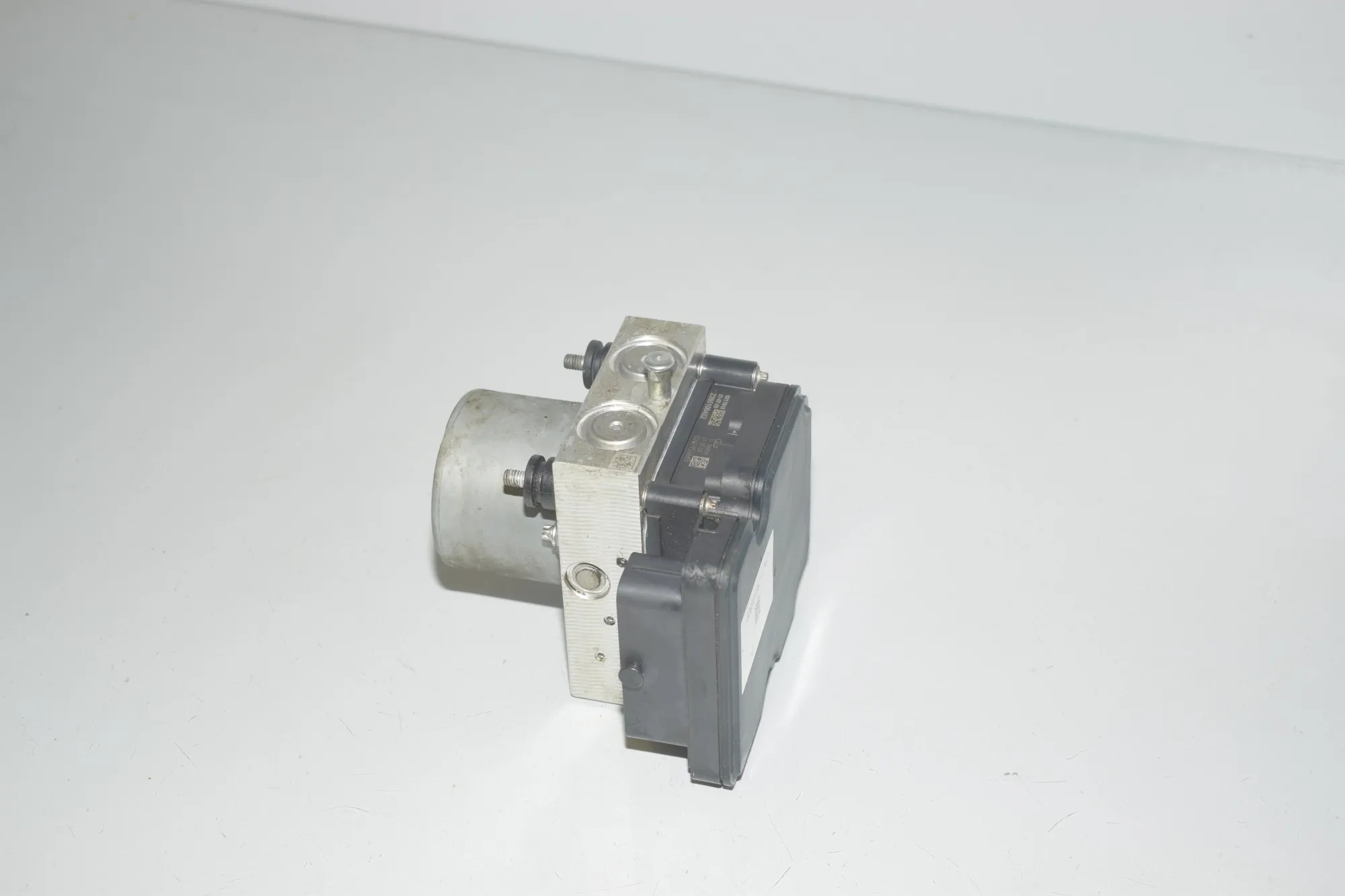ABS Pump – OEM 1044745-00-B · TESLA MODEL 3 (2018 - -) EV 2021 – 4