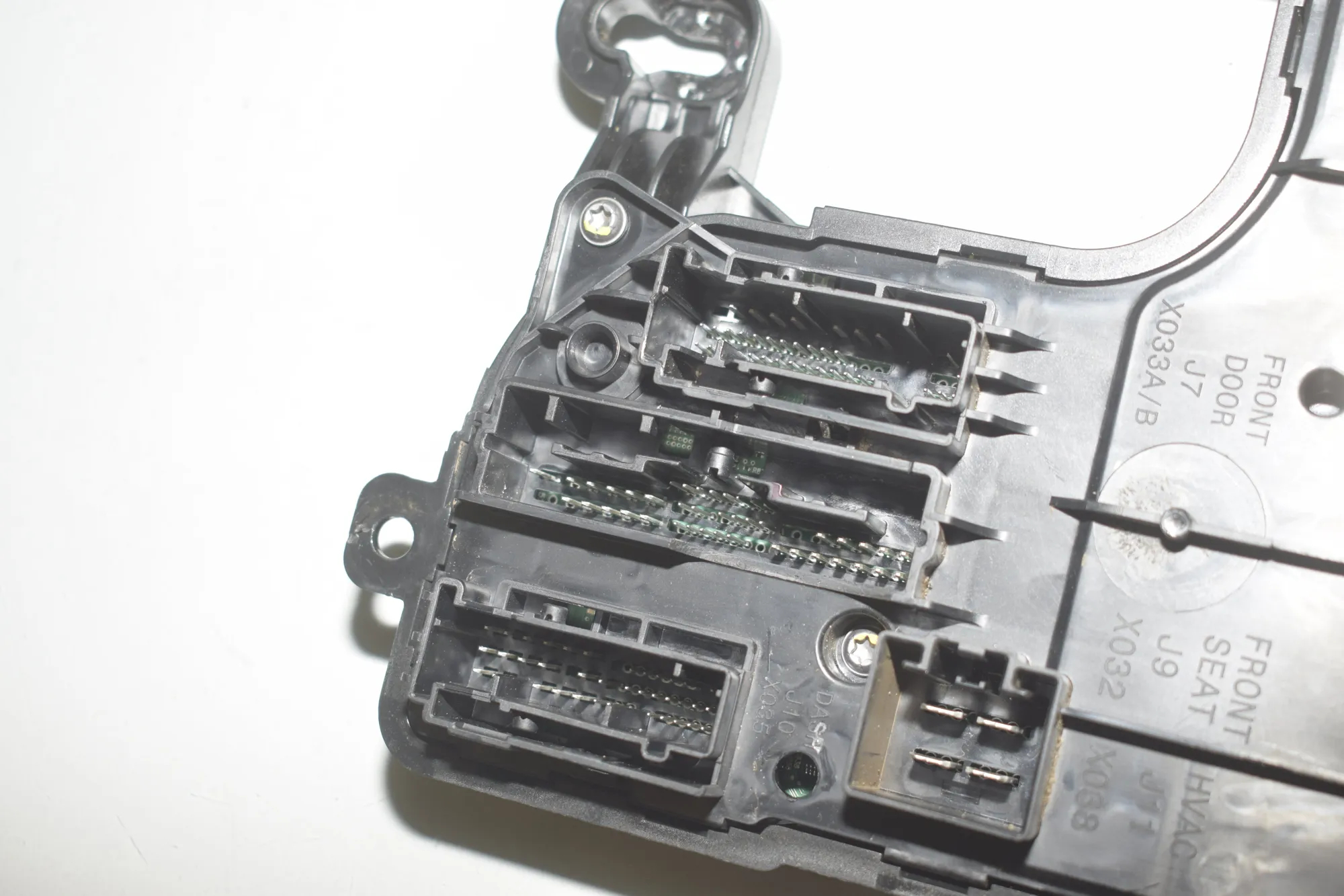 Comfort Control Unit – OEM 1078673-99-H · TESLA MODEL 3 (2018 - -) EV 2021 – 4