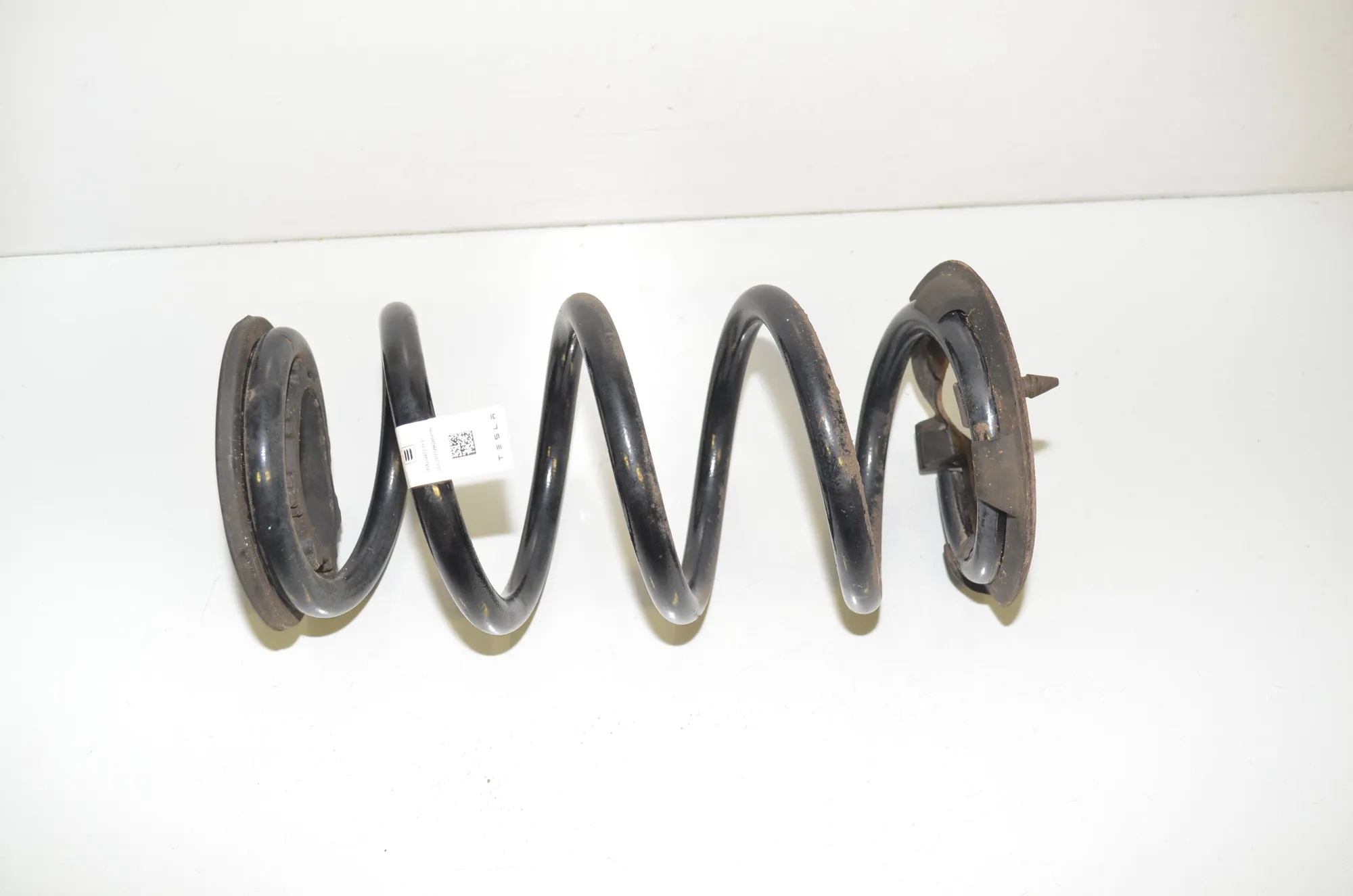 Rear Left Coil Spring – OEM 1044472-01-C · TESLA MODEL 3 (2018 - -) EV 2021 – 3