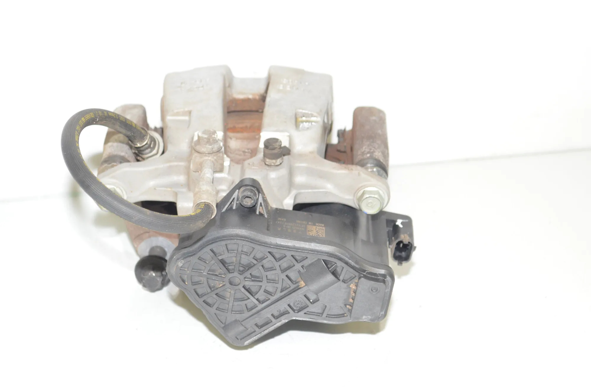 Rear Left Brake Caliper – OEM 1044625-00-B · TESLA MODEL 3 (2018 - -) EV 2021 – 2