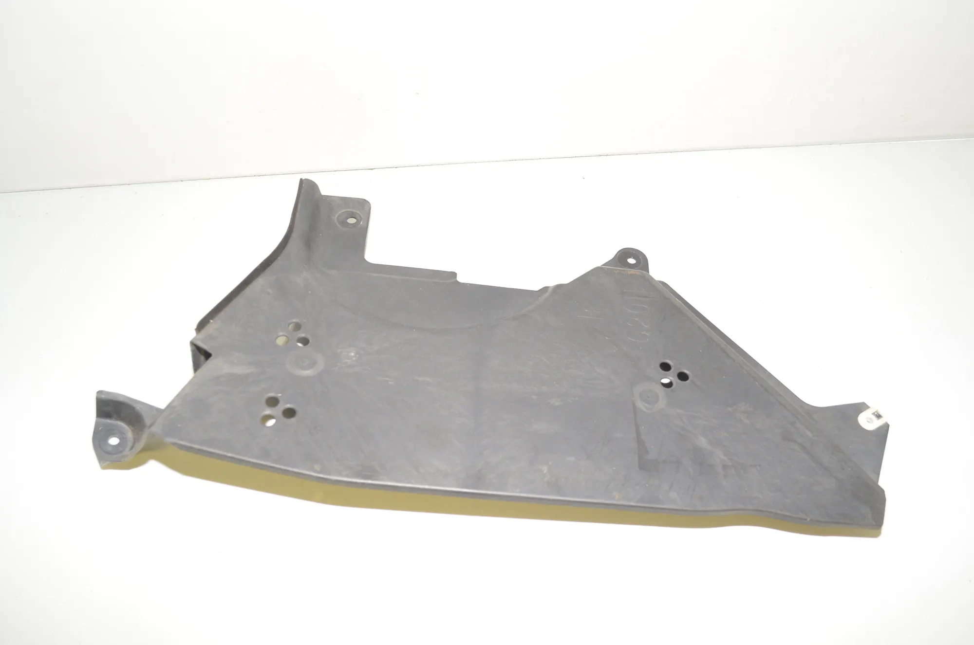 Right Side Underbody Cover – OEM 7428186 · BMW 3 Touring (G21) (2019 - -) 330 e Plug-in-Hybrid 2020