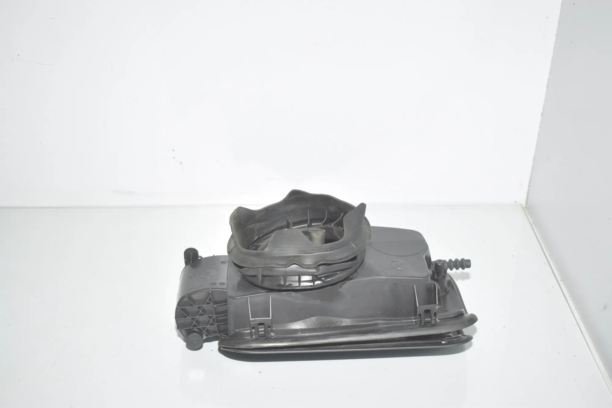 Fuel Tank Flap Cap – OEM 7206558 · BMW 5 Touring (F11) 530 d 2013 – 4