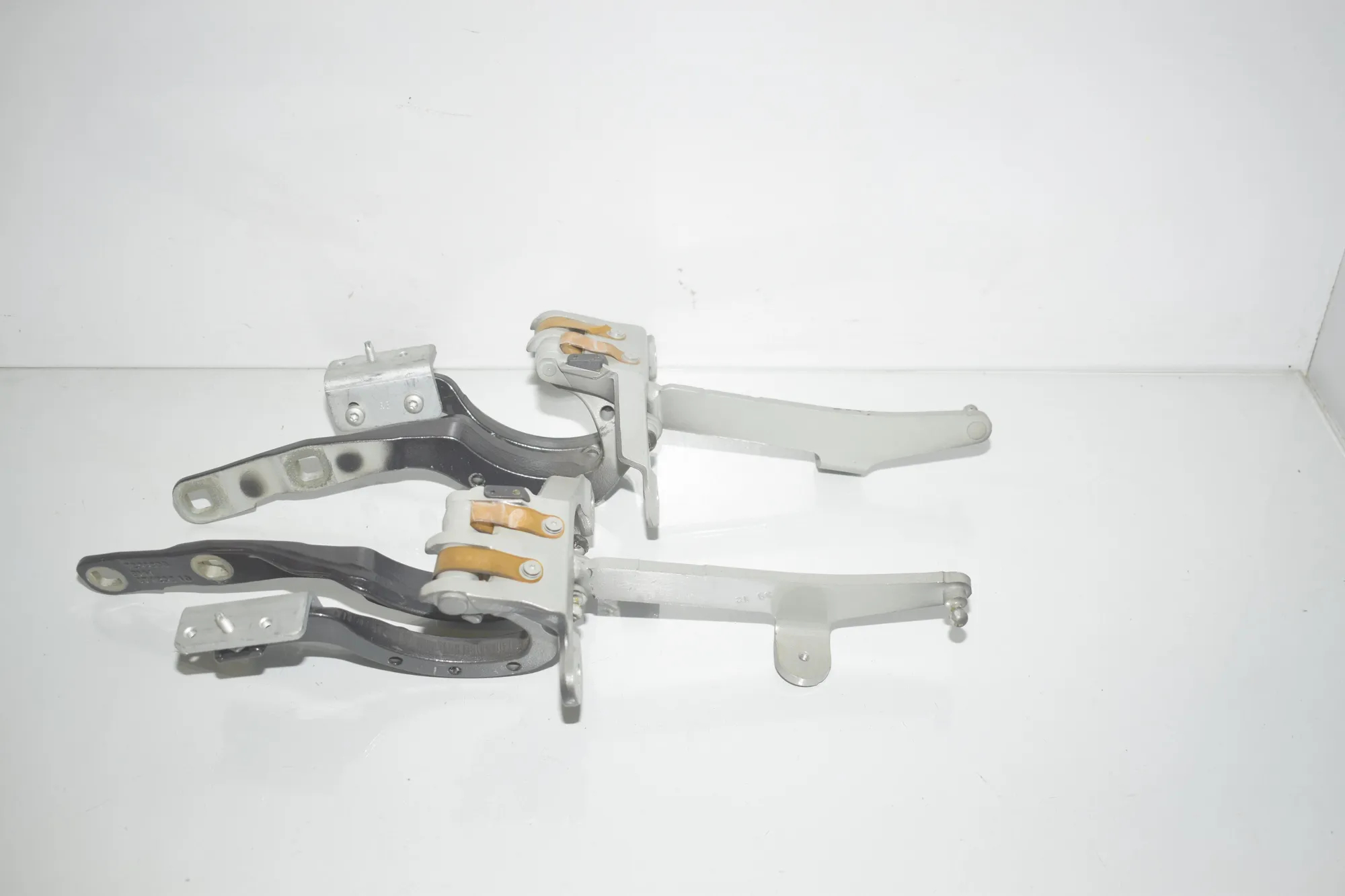Left Side Bootlid Hinge – OEM 7206639 · BMW 5 Touring (F11) 530 d 2013 – 3