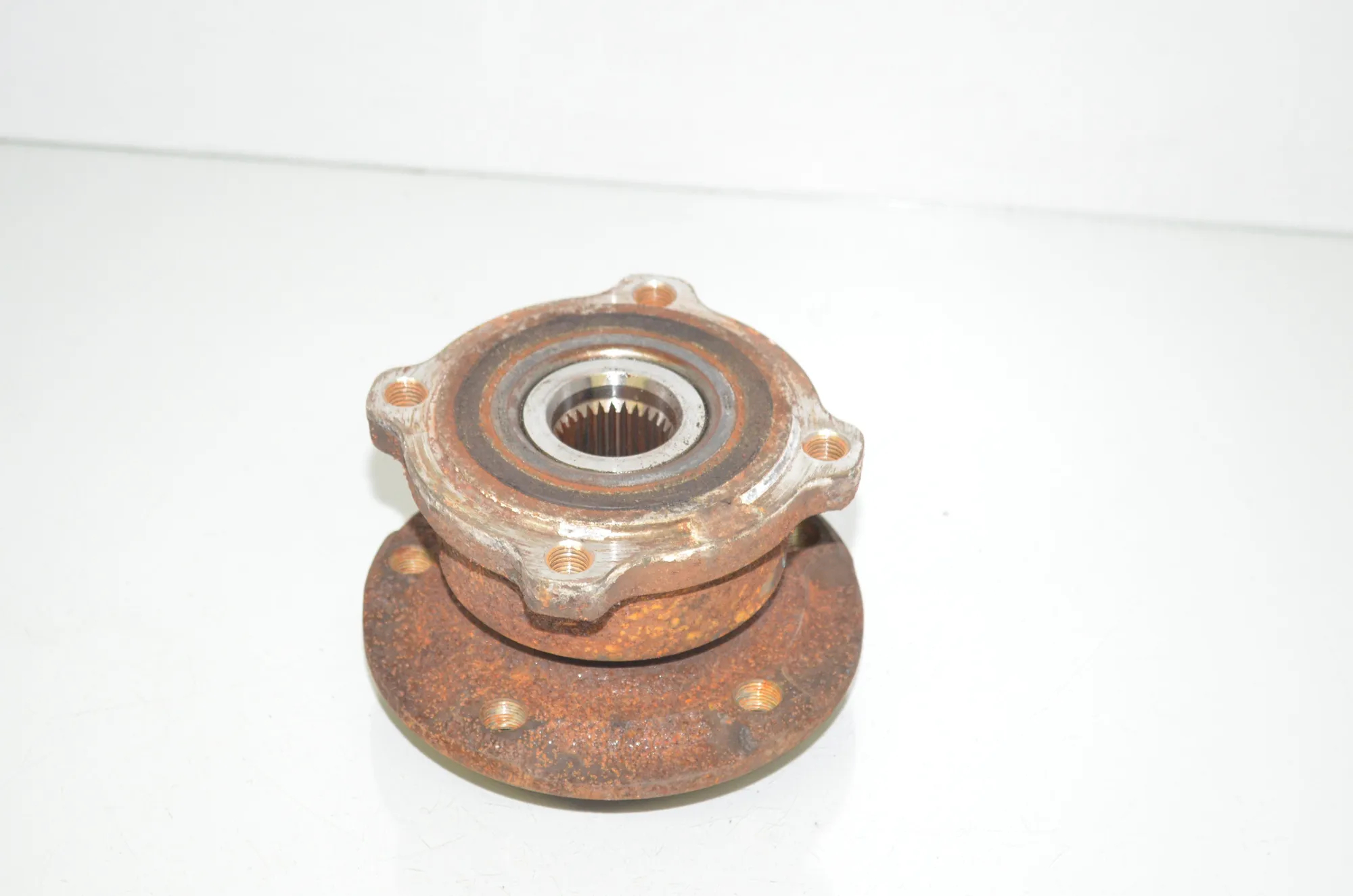 Rear Left Wheel Bearing – OEM 6867811 · BMW X5 (F15, F85) M 50 d 2017 – 4