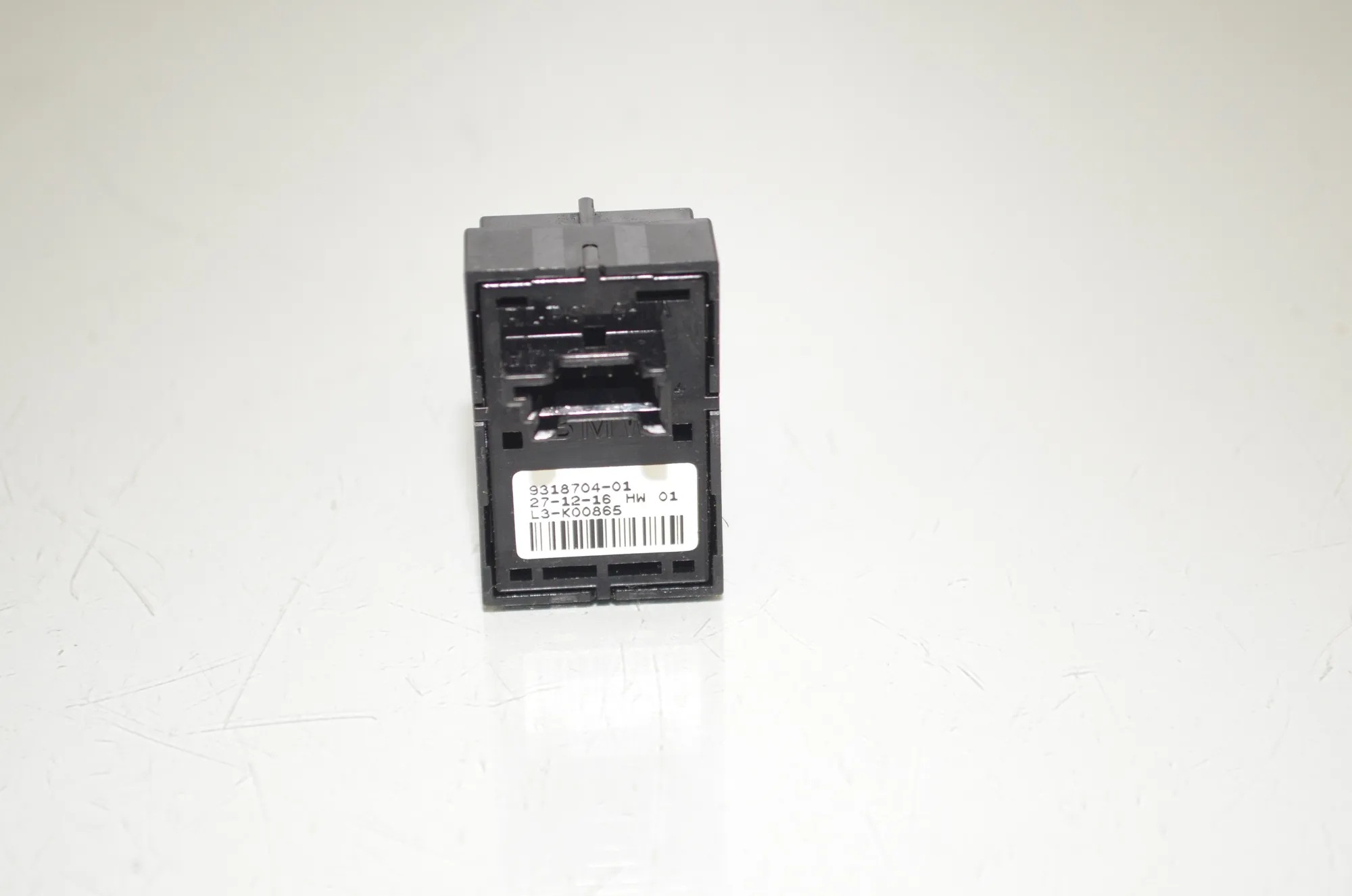 Tailgate Open Switch – OEM 9318704 · BMW X5 (F15, F85) M 50 d 2017 – 3