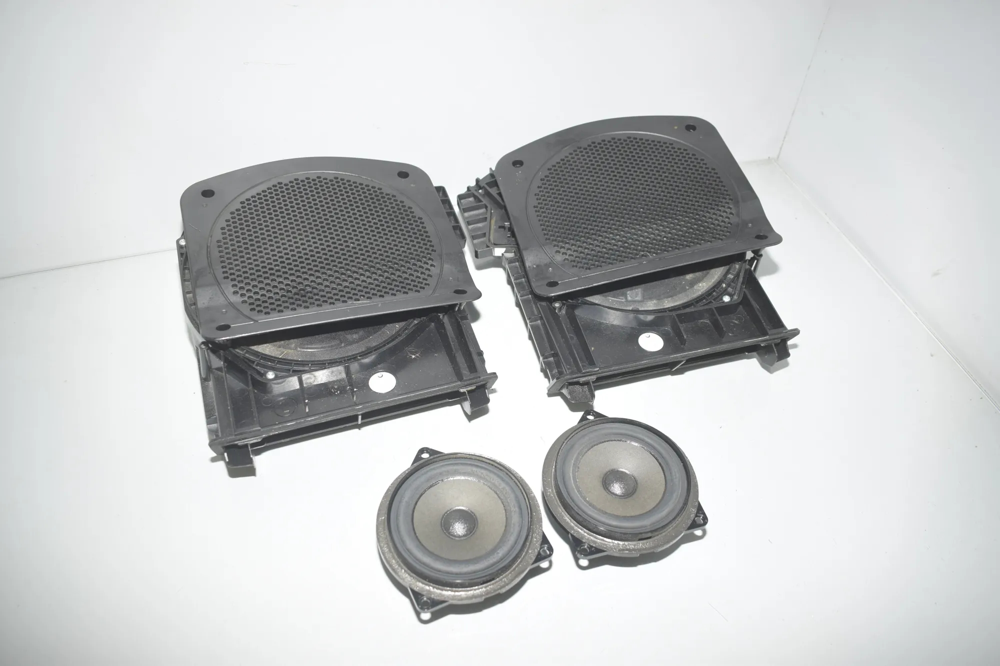 Front Right Door Speaker – OEM 9169692 · BMW 5 Touring (F11) 530 d 2013 – 3