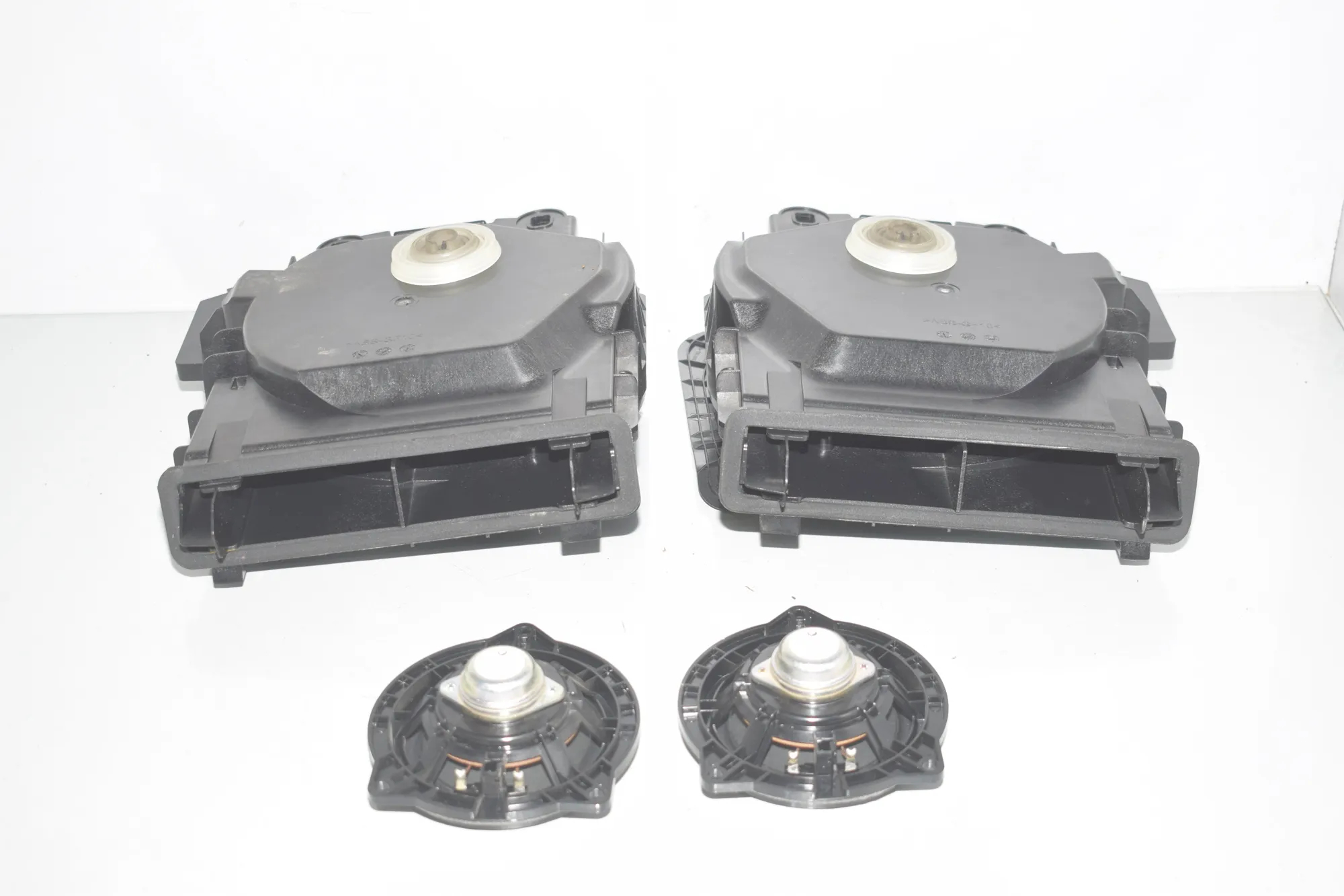 Front Right Door Speaker – OEM 9169692 · BMW 5 Touring (F11) 530 d 2013 – 4