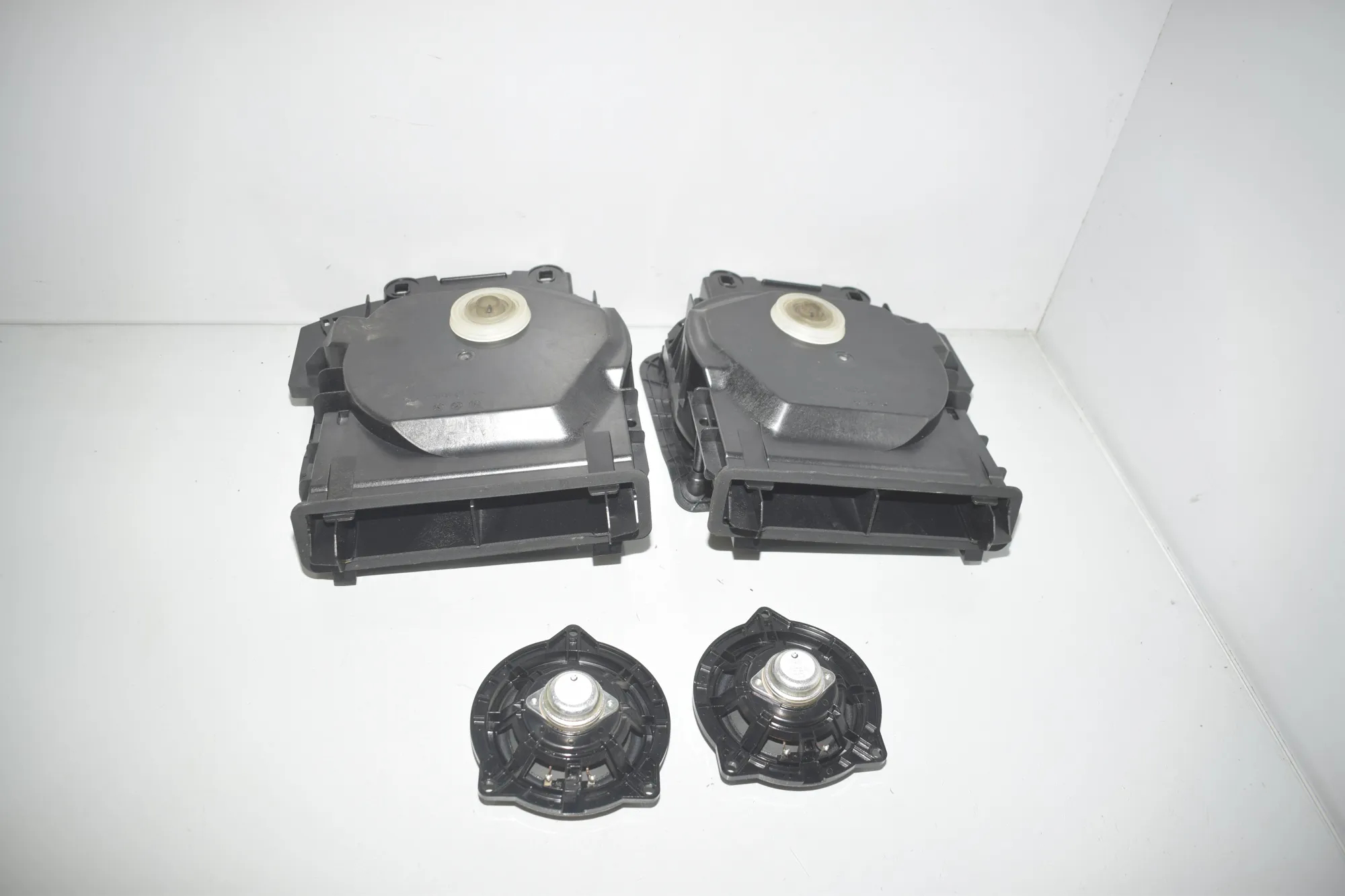 Front Right Door Speaker – OEM 9169692 · BMW 5 Touring (F11) 530 d 2013 – 5