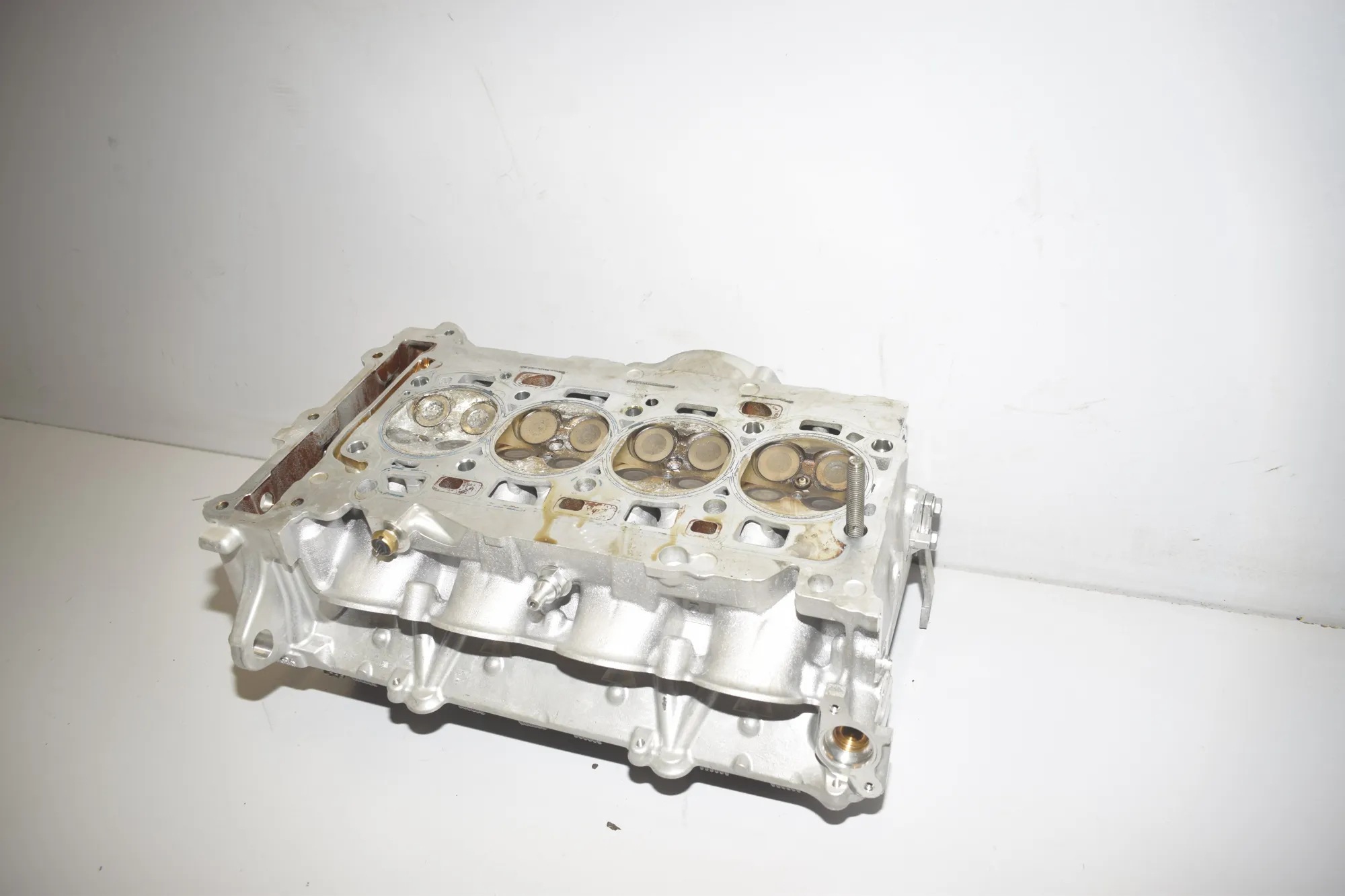 Engine Cylinder Head – OEM 9470255 · BMW 3 Touring (G21) BMW 3 Touring (G21) 330 e Plug-in-Hybrid 2020 – 4