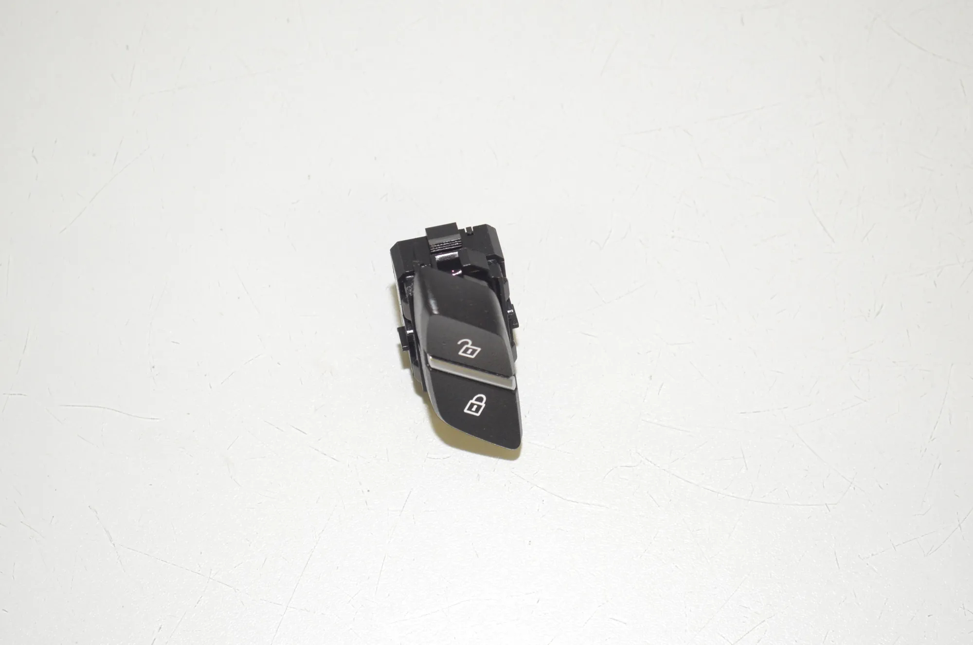 Central Locking Switch – OEM 6801352 · BMW X5 (F15, F85) M 50 d 2017 – 4
