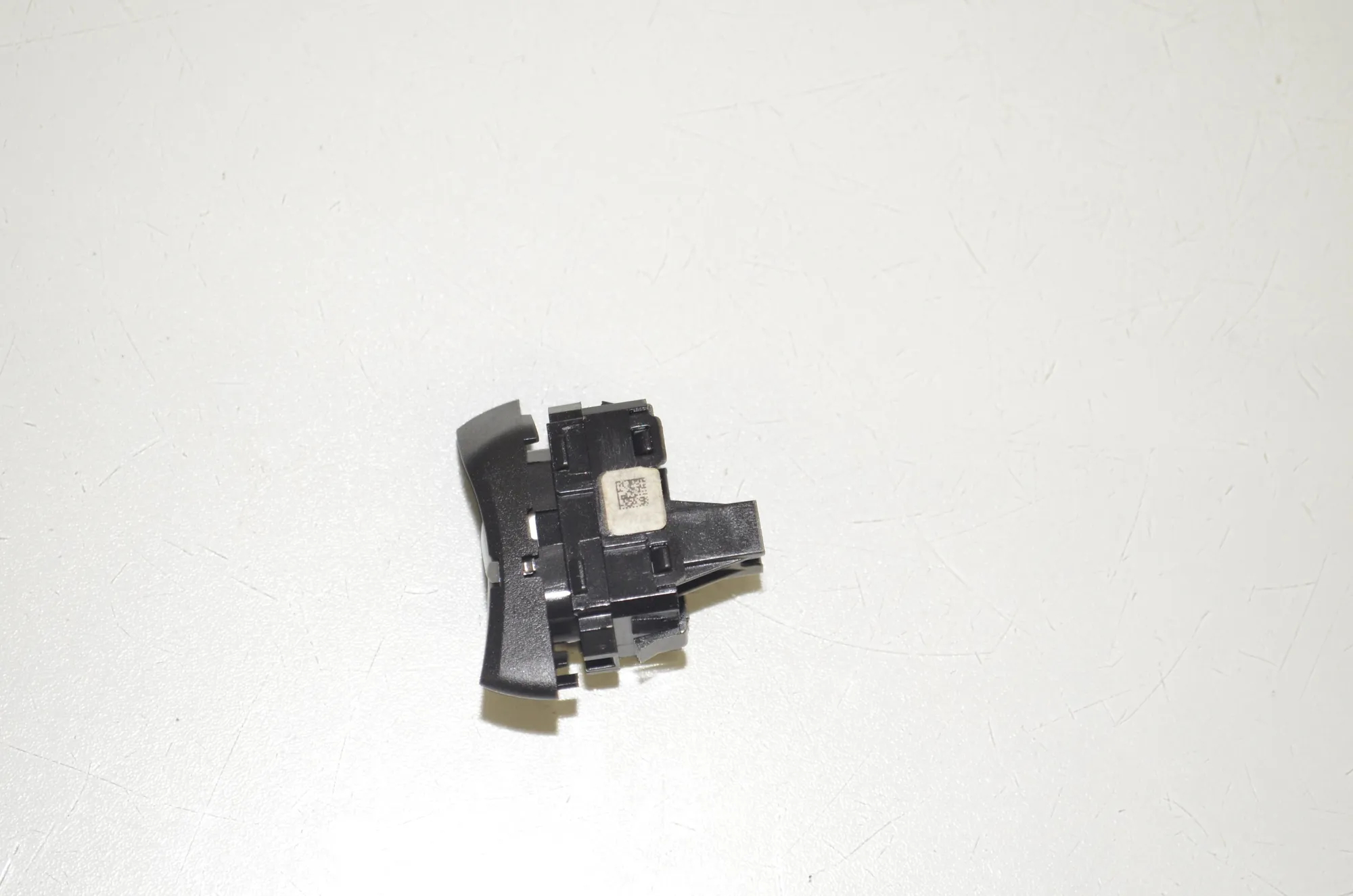 Central Locking Switch – OEM 6801352 · BMW X5 (F15, F85) M 50 d 2017 – 2