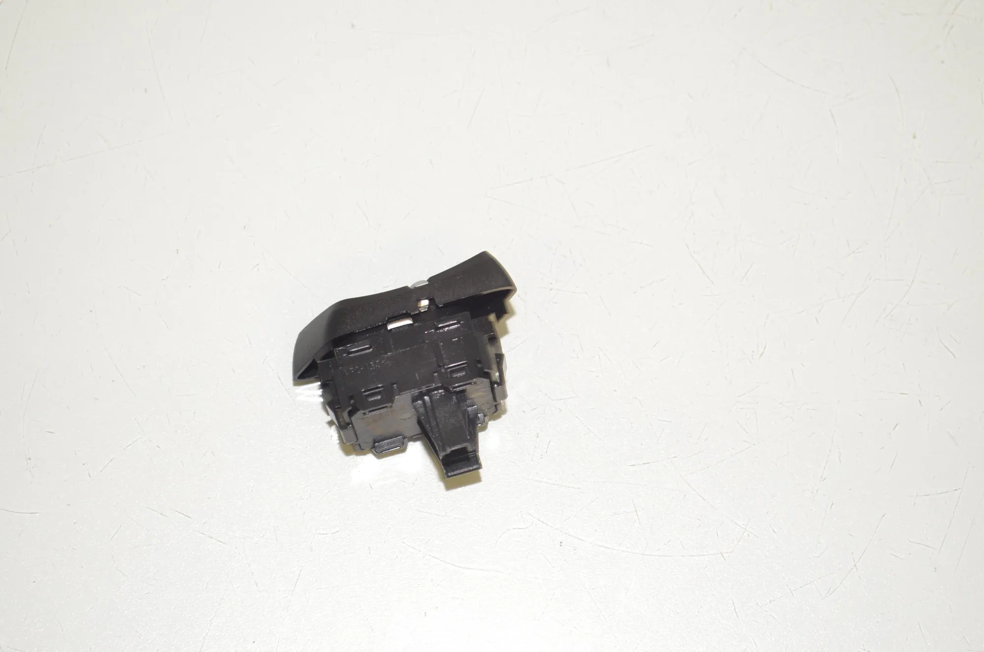 Central Locking Switch – OEM 6801351 · BMW X5 (F15, F85) M 50 d 2017 – 3