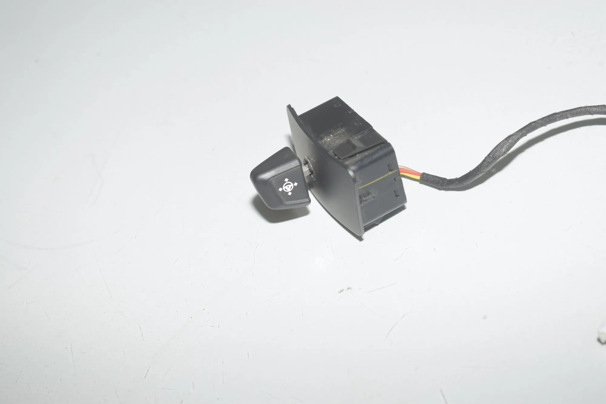 Steering Wheel Adjustment Switch – OEM 9188877 · BMW 5 Touring (F11) 530 d 2013 – 4