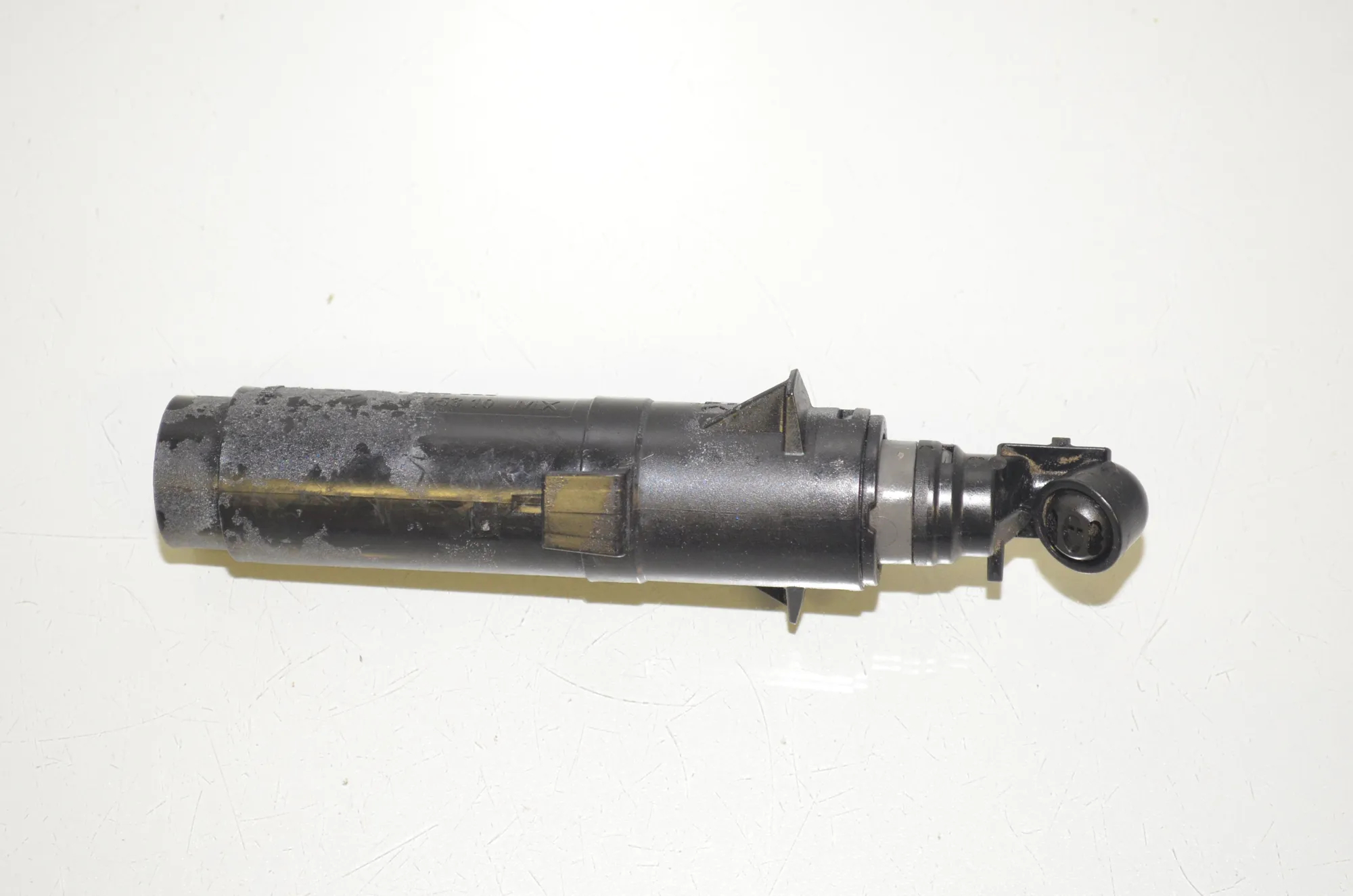 Right Headlight Washer Pump – OEM 7292658 · BMW X5 (F15, F85) M 50 d 2017