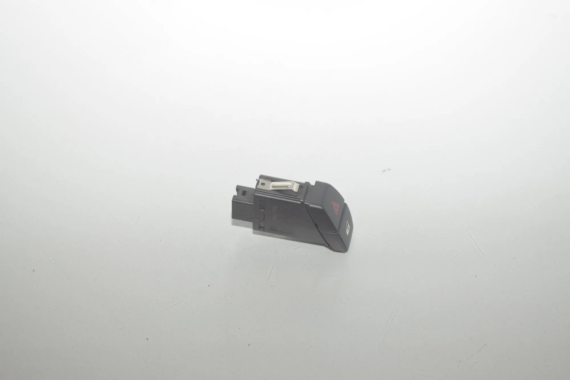 Hazard Button – OEM 9161896 · BMW 5 Touring (F11) 530 d 2013 – 3