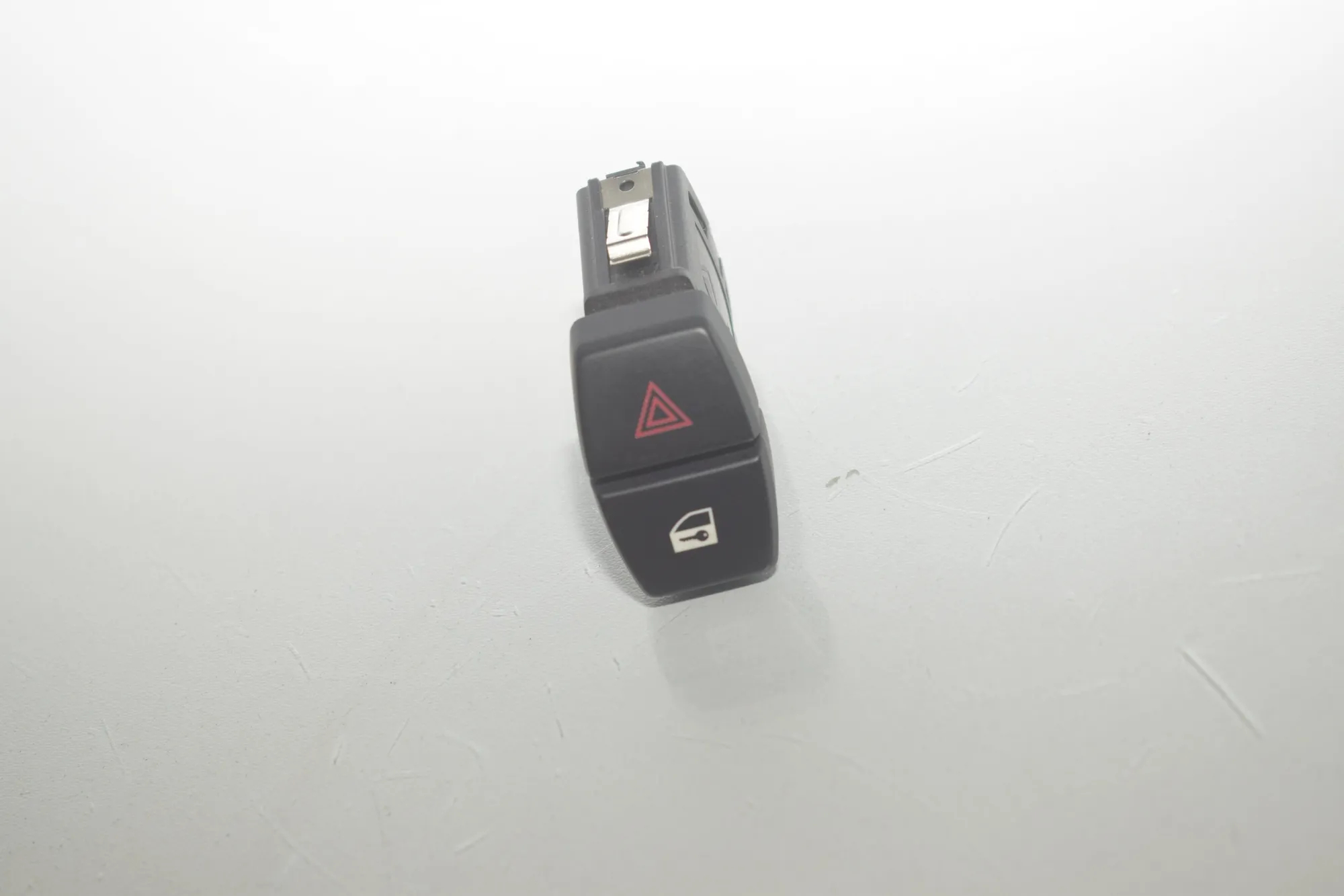 Hazard Button – OEM 9161896 · BMW 5 Touring (F11) 530 d 2013 – 2