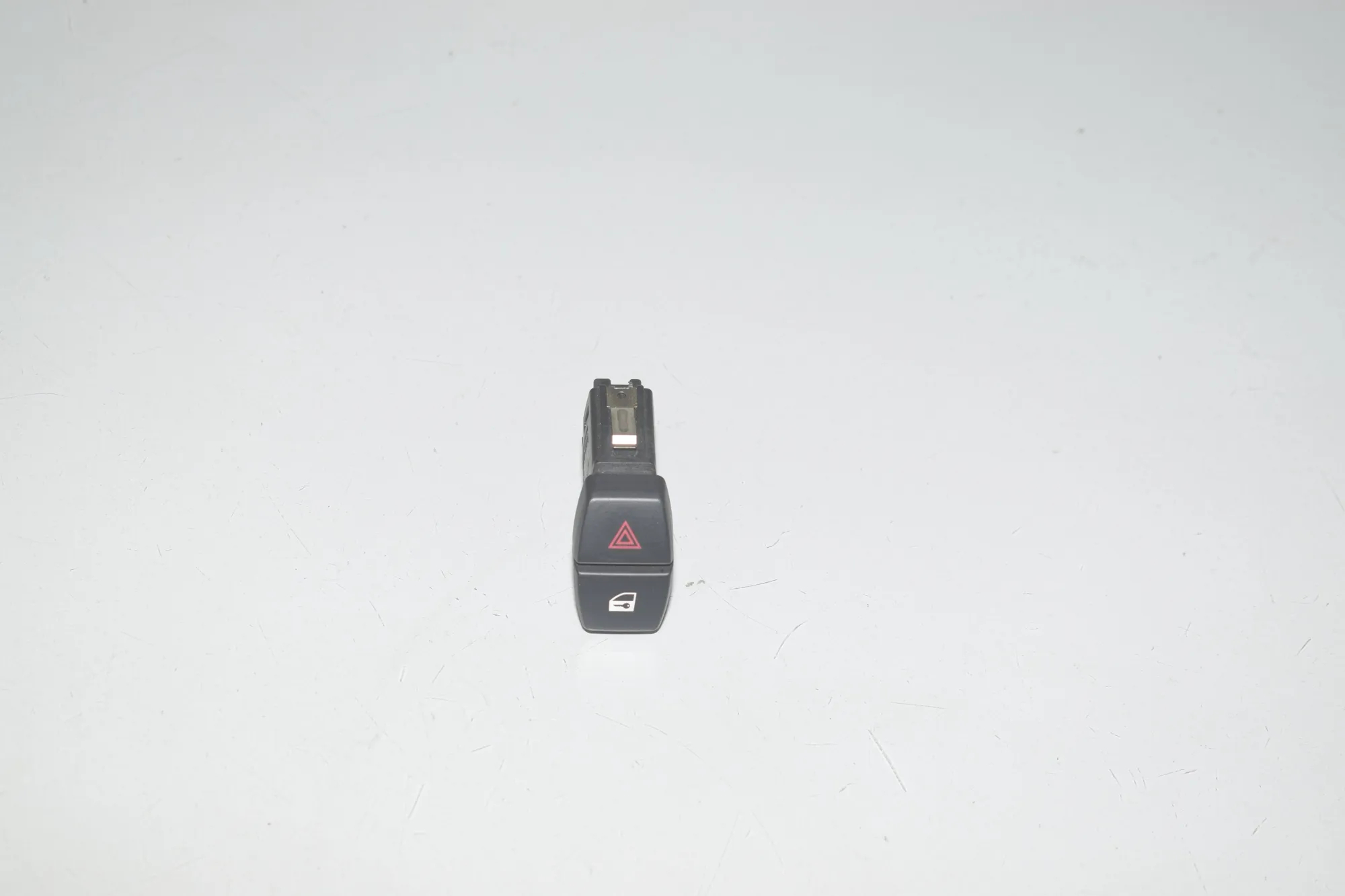 Hazard Button – OEM 9161896 · BMW 5 Touring (F11) 530 d 2013
