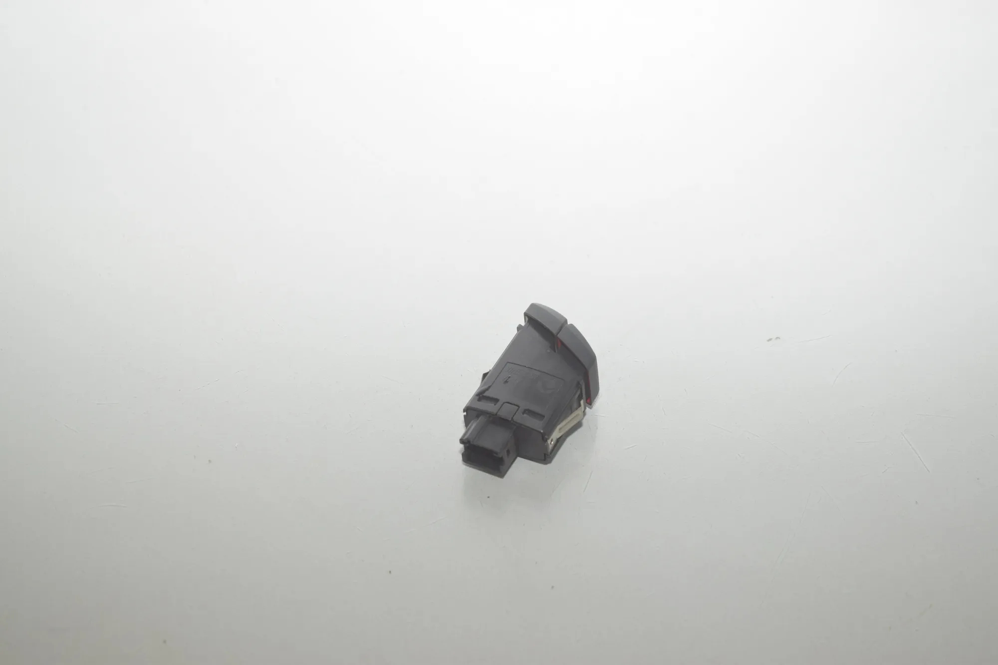 Hazard Button – OEM 9161896 · BMW 5 Touring (F11) 530 d 2013 – 4