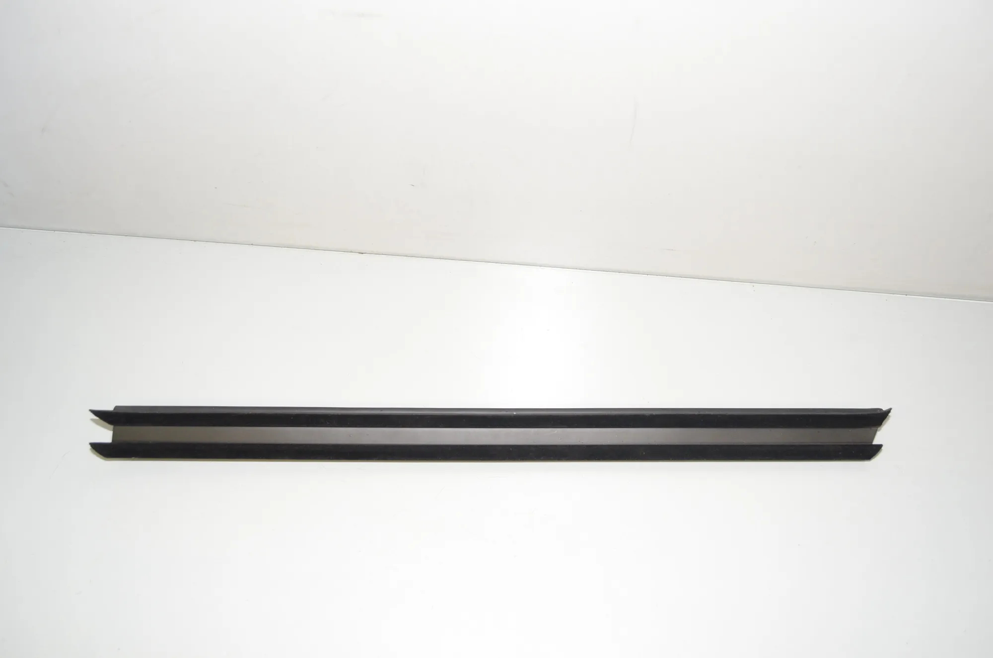 Rear Right Door Window Strip – OEM 7317849 · BMW X6 (F16, F86) xDrive 30 d 2016
