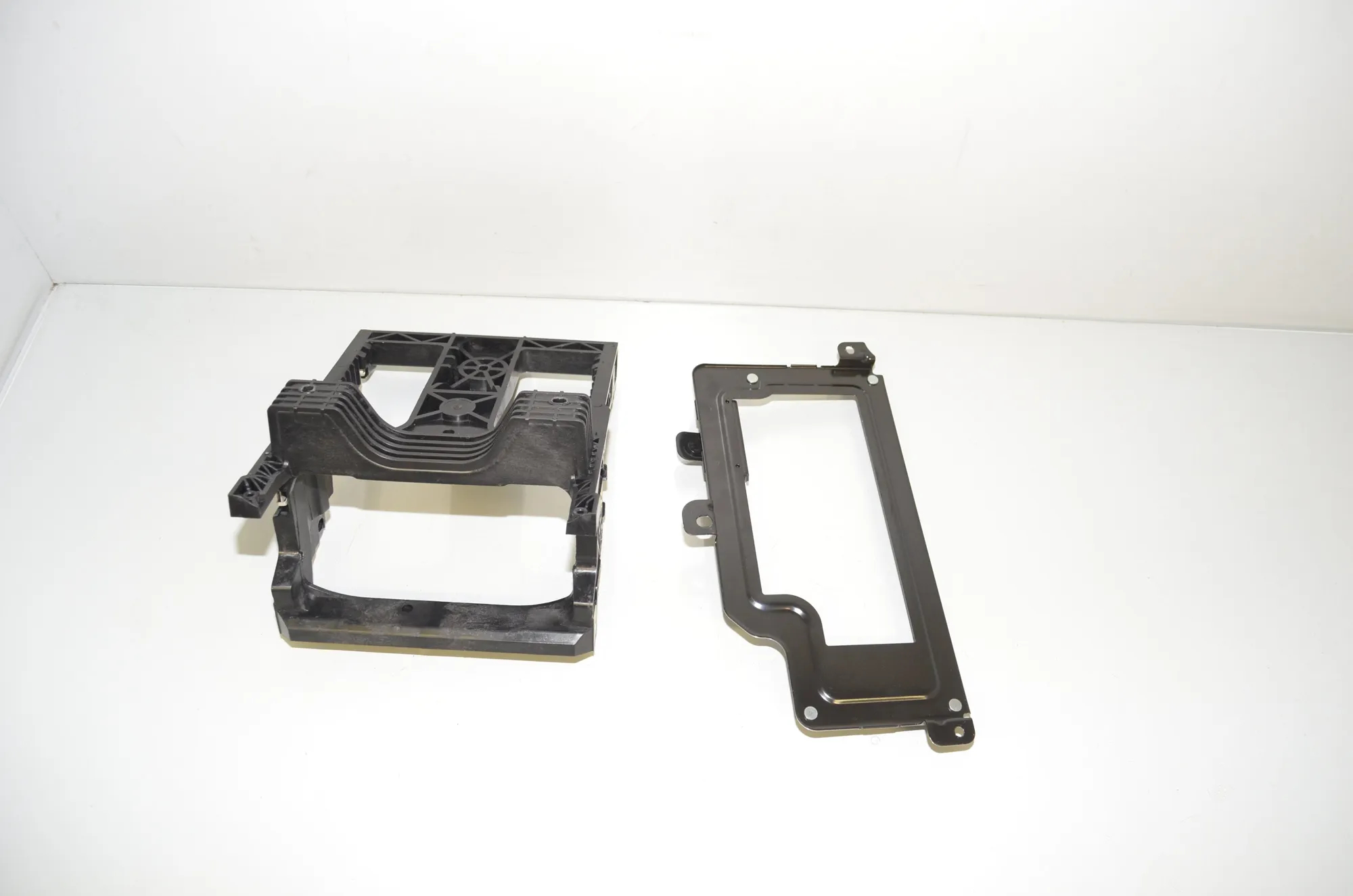 Bracket – OEM 9267954 · BMW X6 (F16, F86) xDrive 30 d 2016 – 4