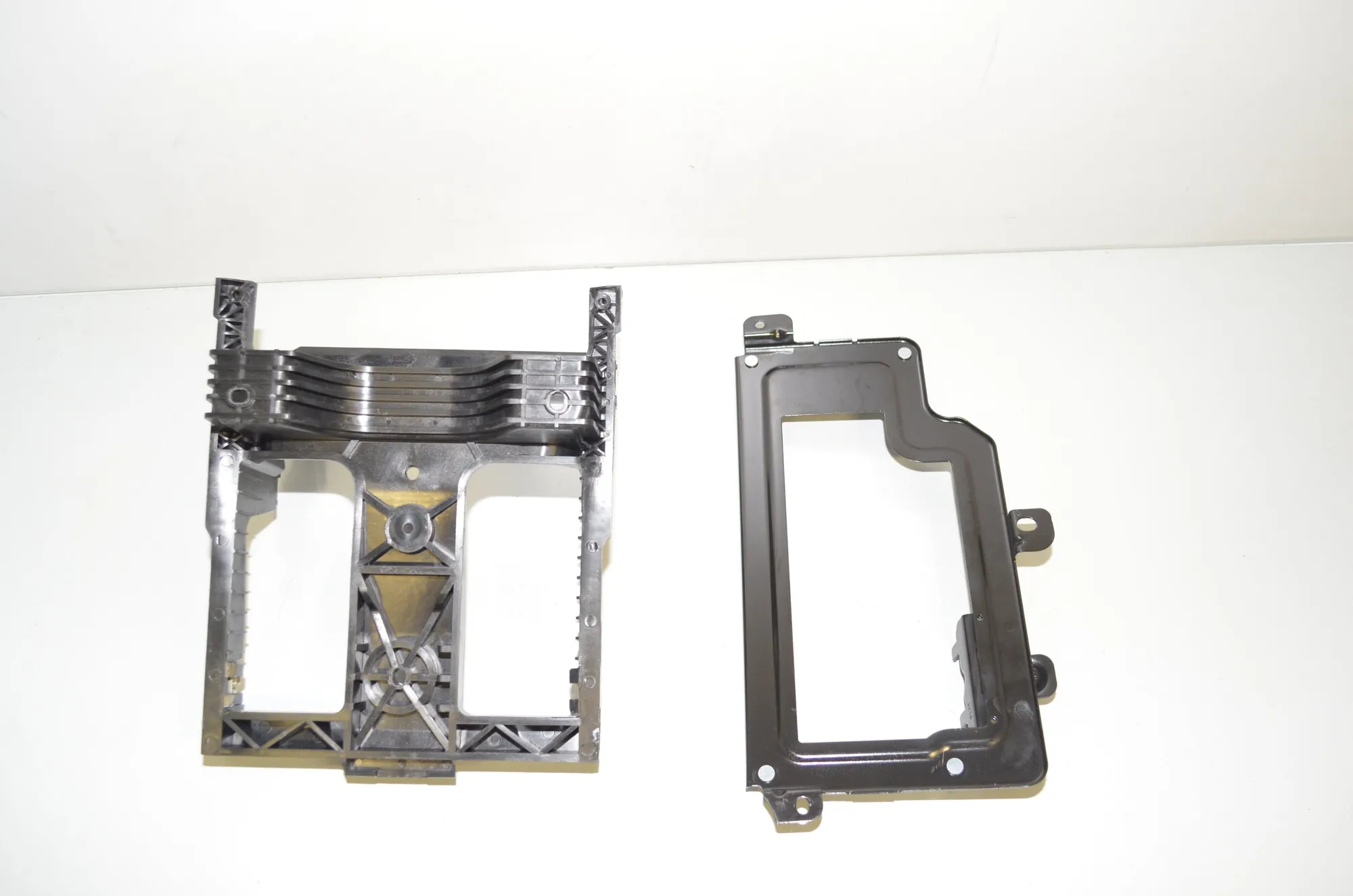 Bracket – OEM 9267954 · BMW X6 (F16, F86) xDrive 30 d 2016 – 3