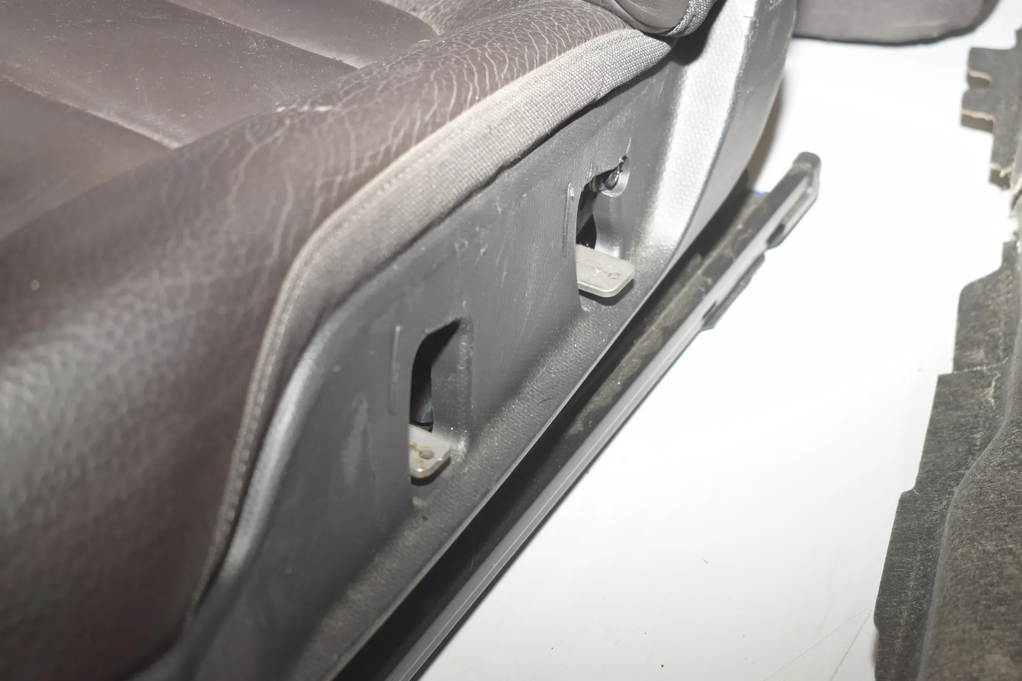 Seat set · BMW i3 (I01) Hybrid 2018 – 13