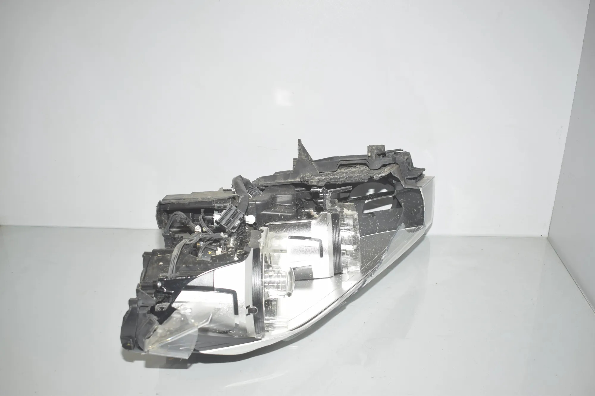 Front Left Headlight – OEM 7442647 · BMW X6 (F16, F86) xDrive 30 d 2016 – 2