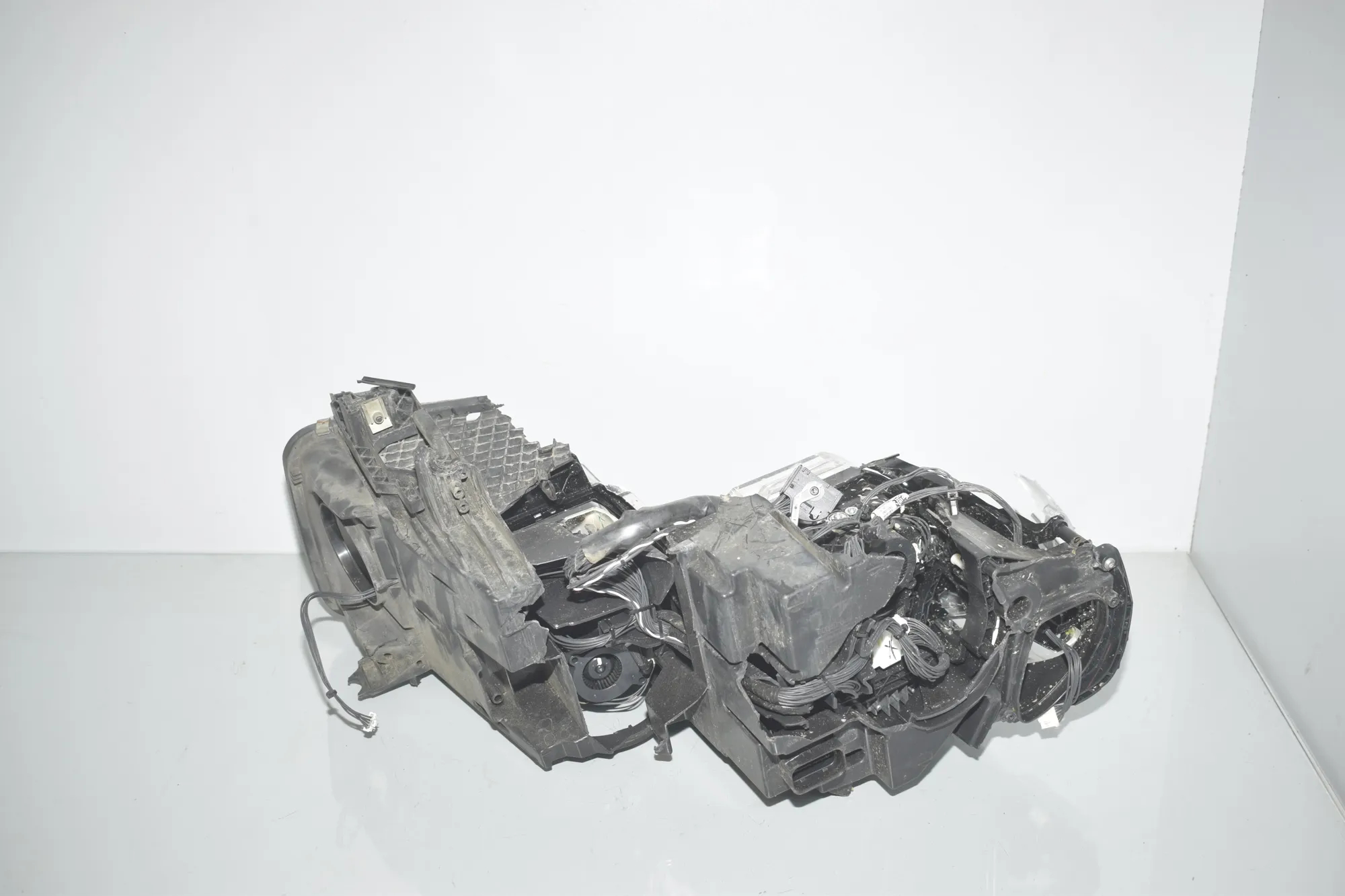 Front Left Headlight – OEM 7442647 · BMW X6 (F16, F86) xDrive 30 d 2016 – 3