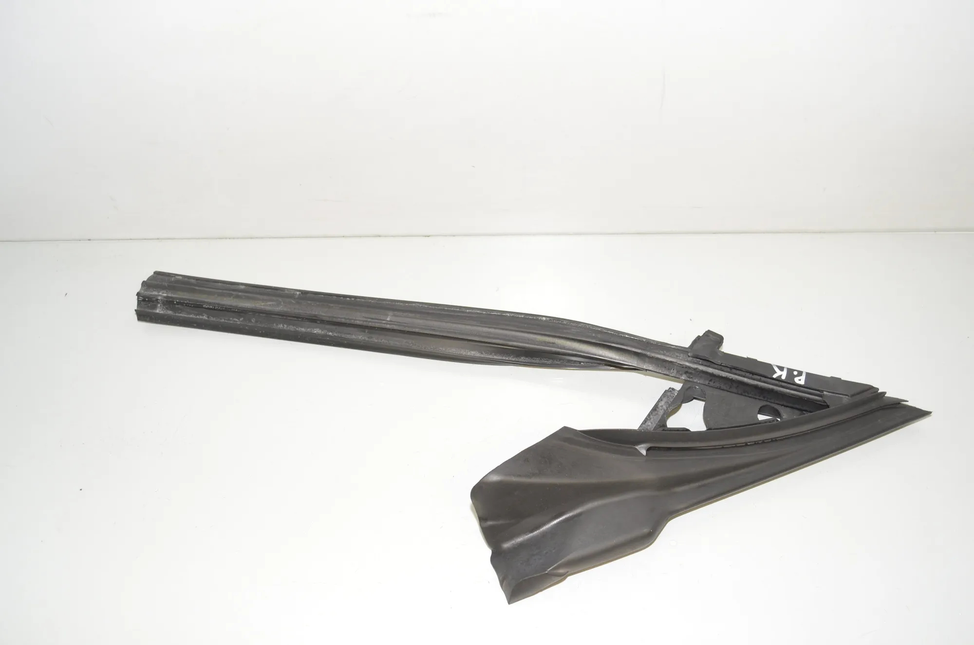 Front Left Door Seal Rubber – OEM 7268419 · BMW 2 Cabrio (F23) 220 d 2015 – 4