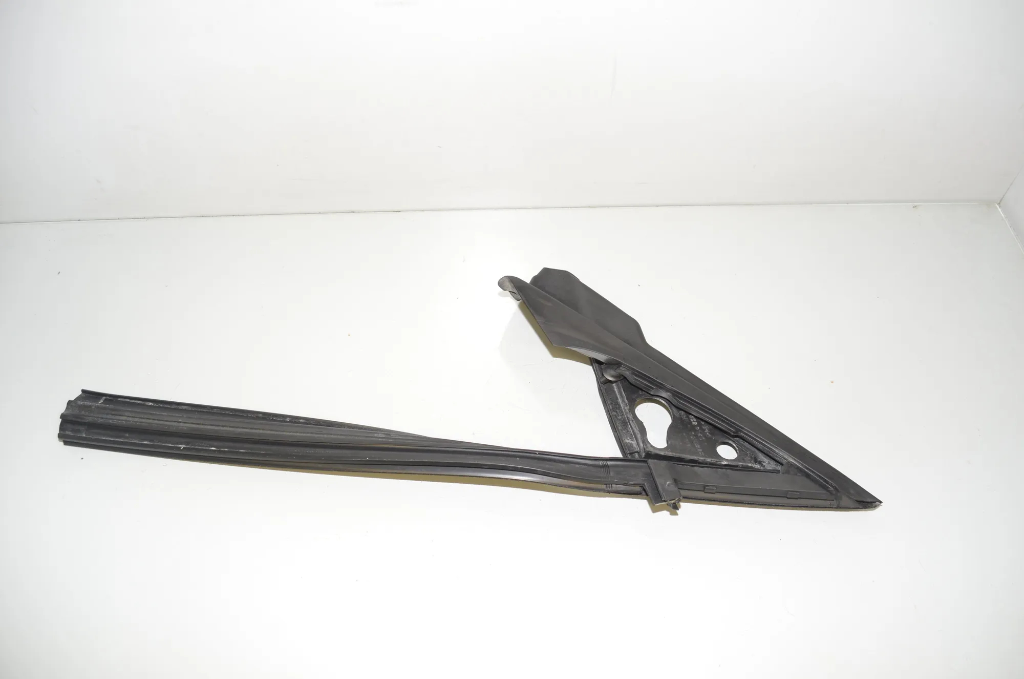 Front Right Door Seal Rubber – OEM 7268420 · BMW 2 Cabrio (F23) 220 d 2015 – 3