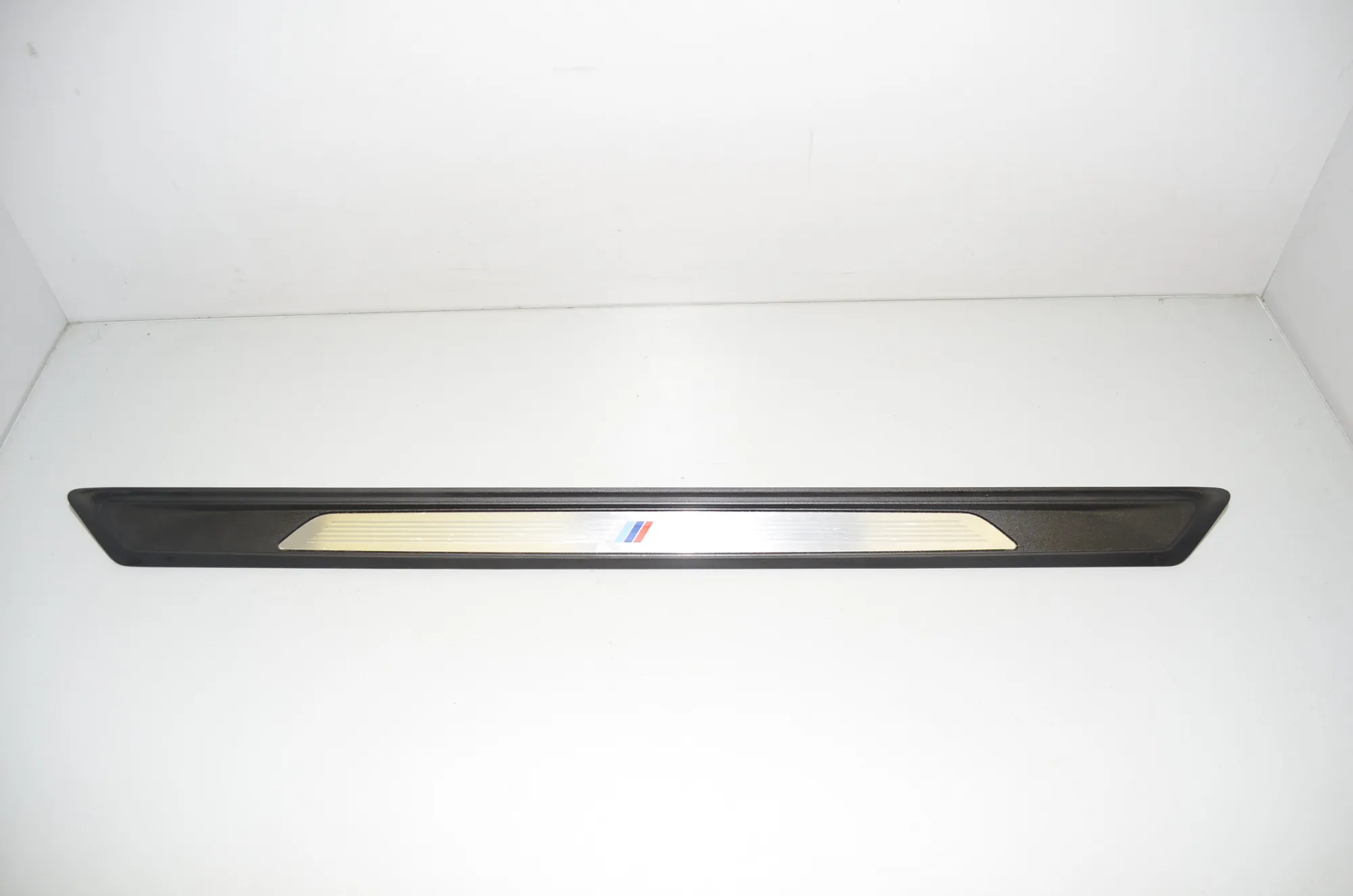 Front Left Sill Trim – OEM 8060730 · BMW 2 Cabrio (F23) 220 d 2015 – 2