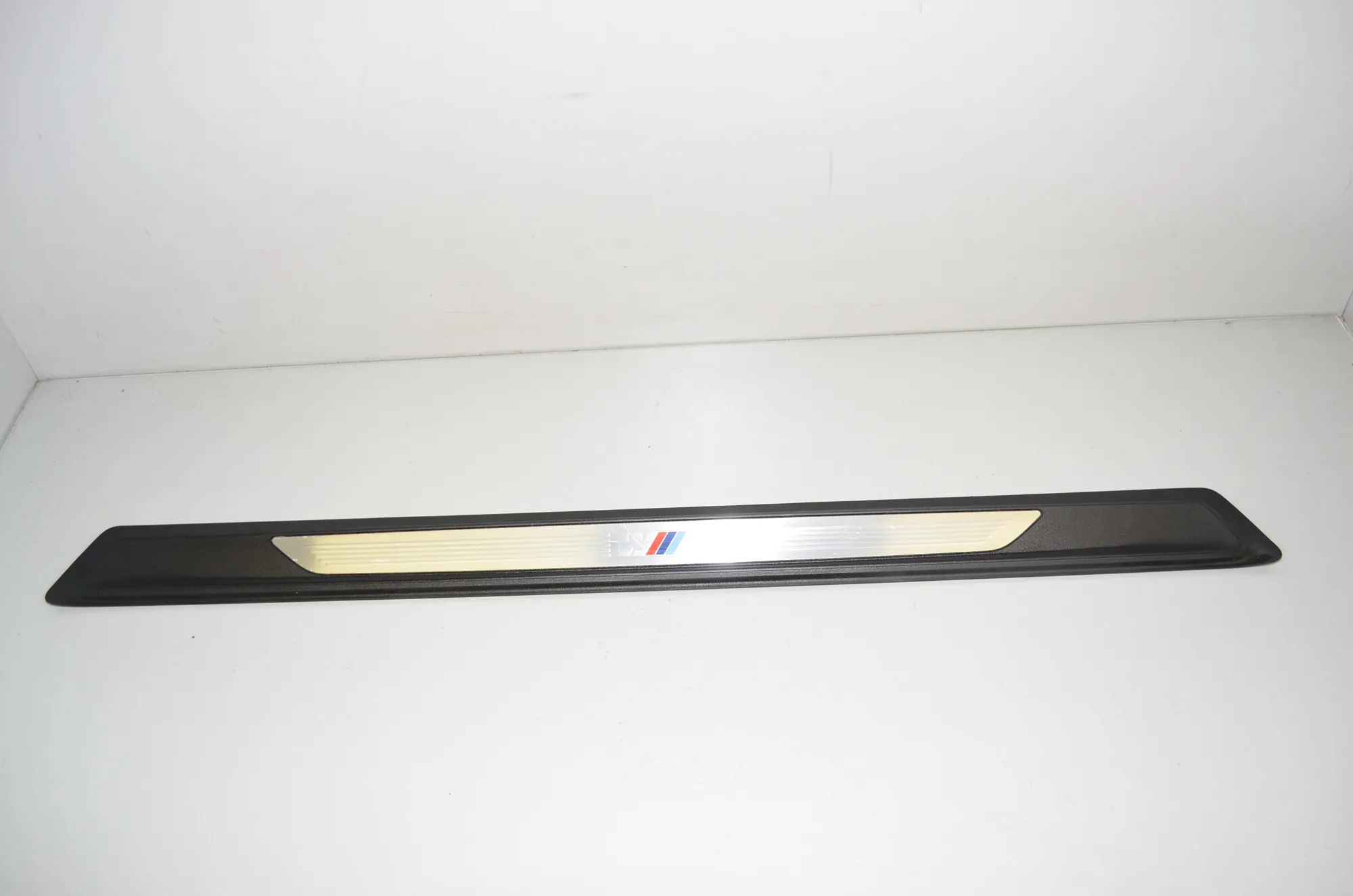 Front Left Sill Trim – OEM 8060730 · BMW 2 Cabrio (F23) 220 d 2015