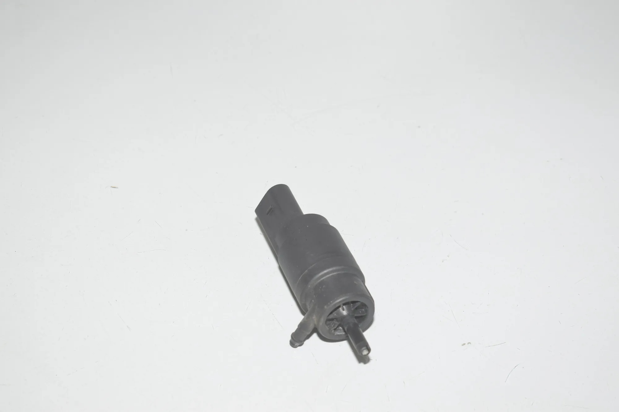 Washer Tank Motor – OEM 7311440 · BMW X6 (F16, F86) xDrive 30 d 2016 – 3