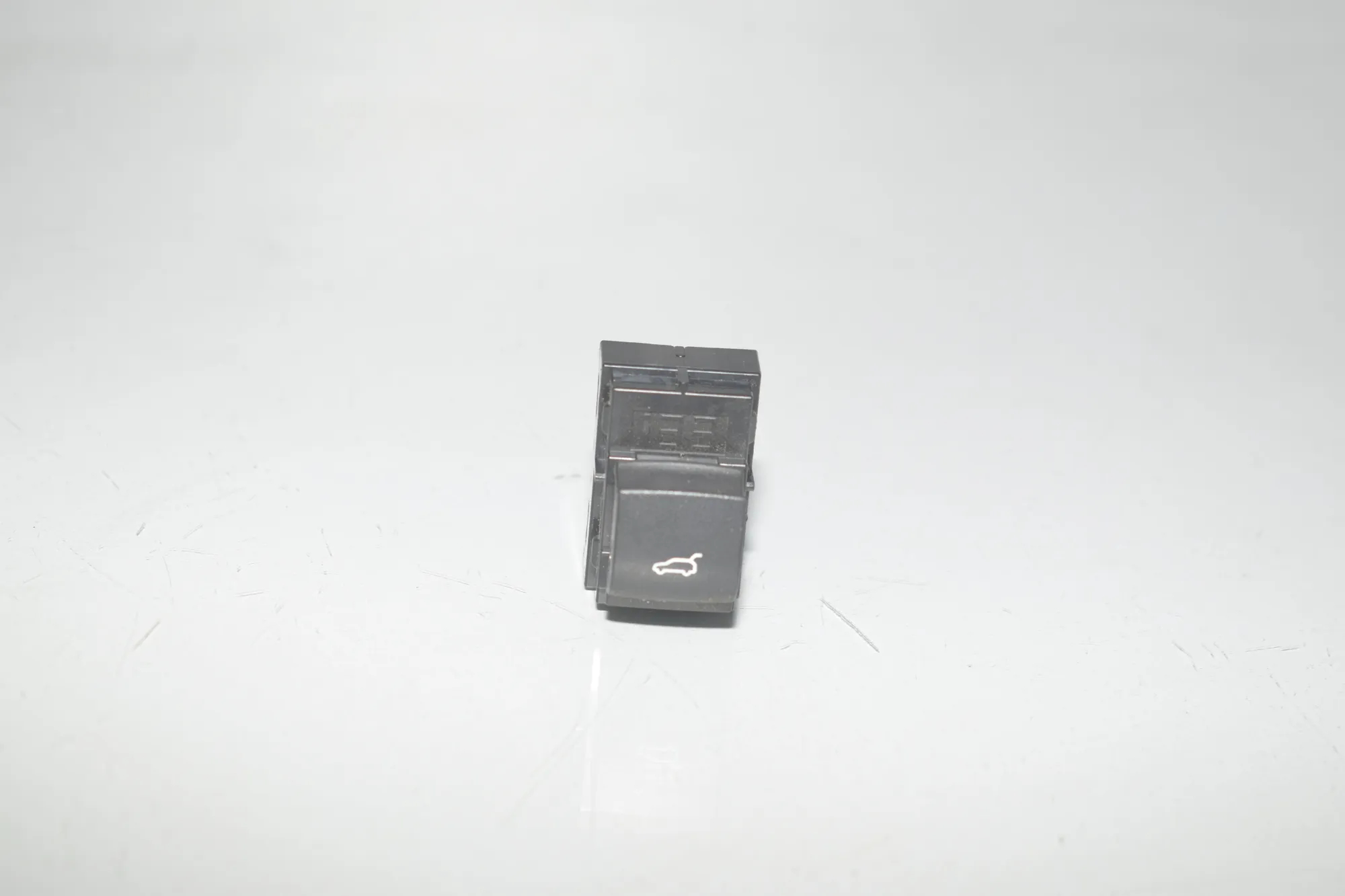 Tailgate Open Switch – OEM 9318704 · BMW X6 (F16, F86) xDrive 30 d 2016 – 3