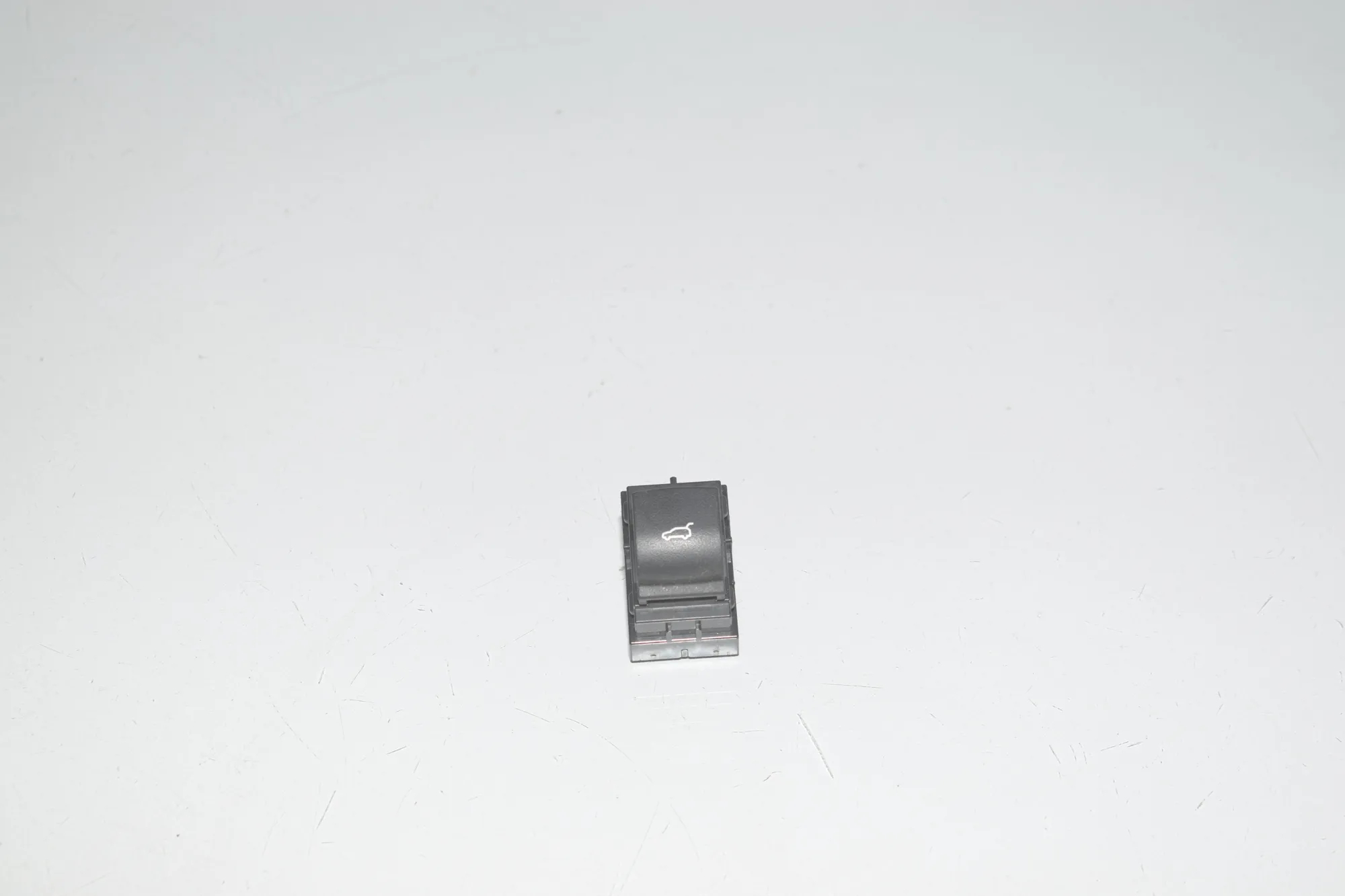Tailgate Open Switch – OEM 9318704 · BMW X6 (F16, F86) xDrive 30 d 2016