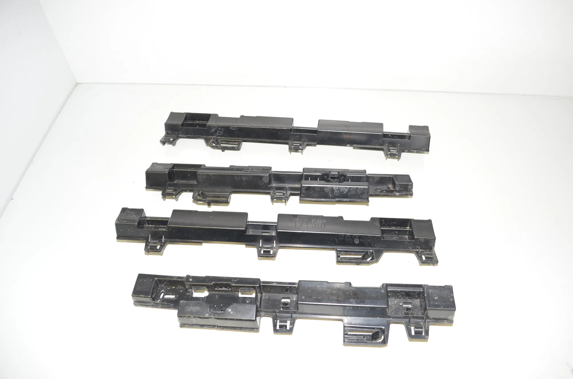 Sideskirt Bracket – OEM 7388354 · BMW 2 Cabrio (F23) 220 d 2015 – 4