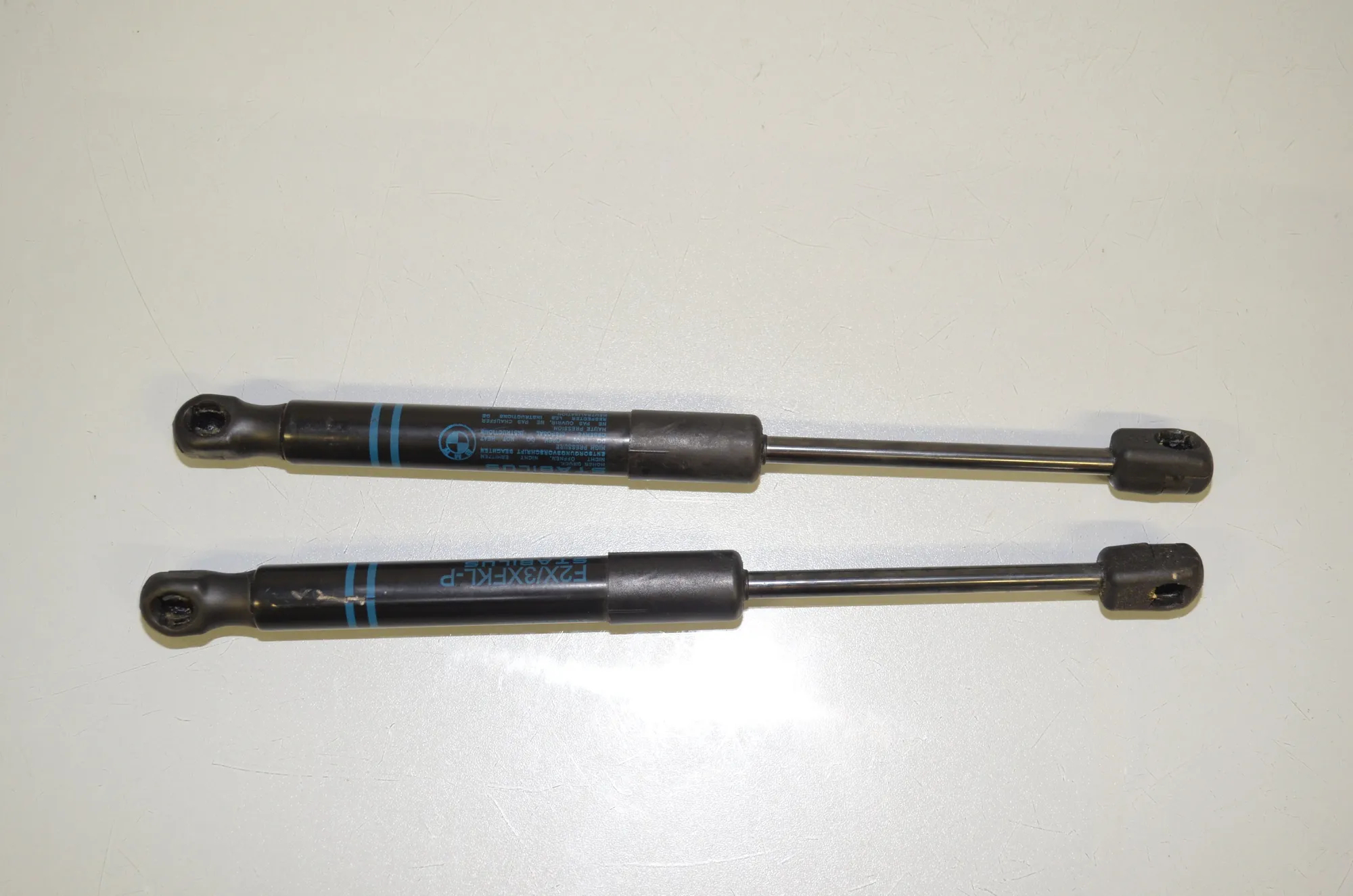 Front Left Bonnet Strut – OEM 7239233 · BMW 2 Cabrio (F23) 220 d 2015