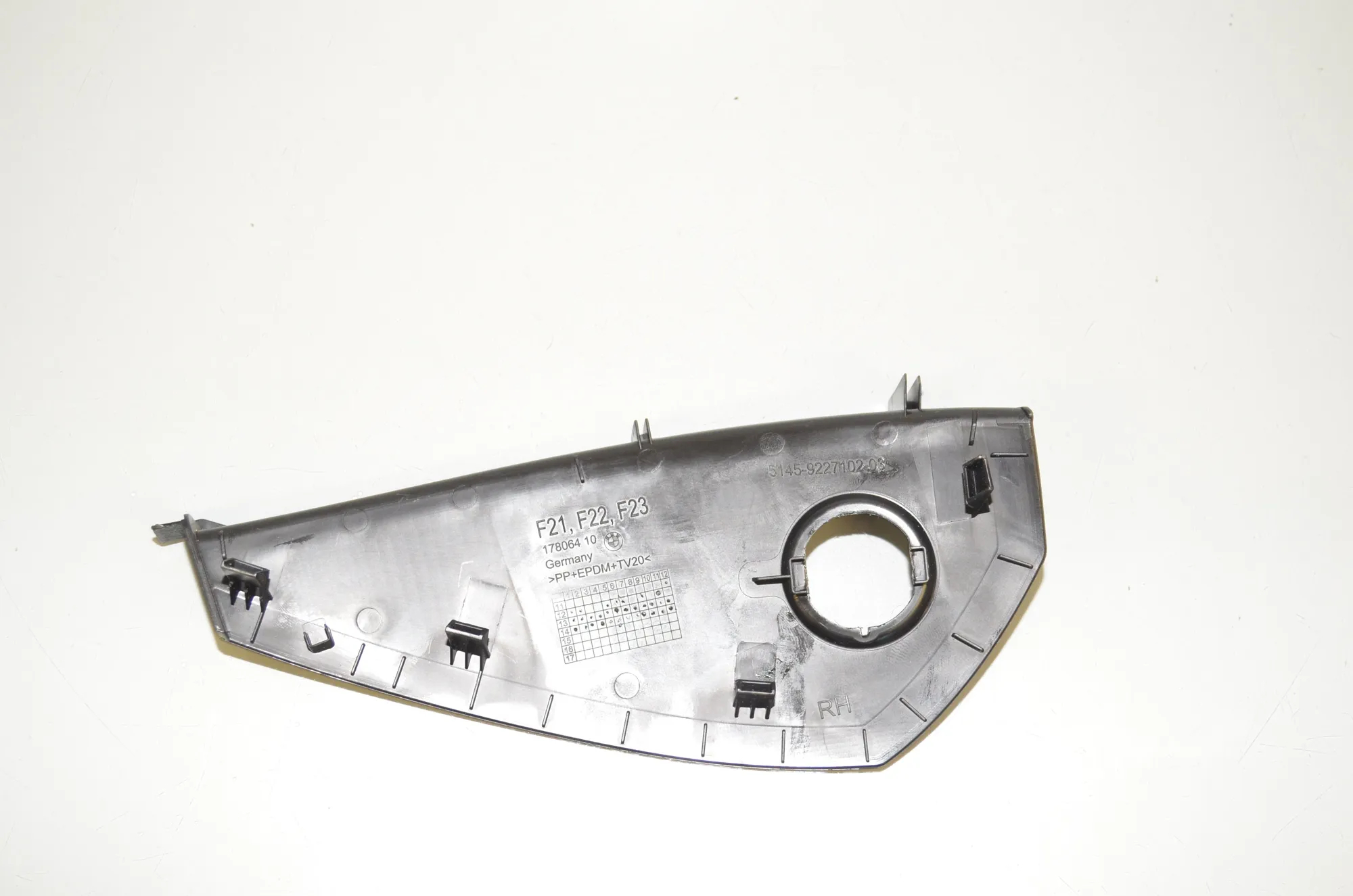 Dashboard Side Trim – OEM 9227102 · BMW 2 Cabrio (F23) 220 d 2015 – 3