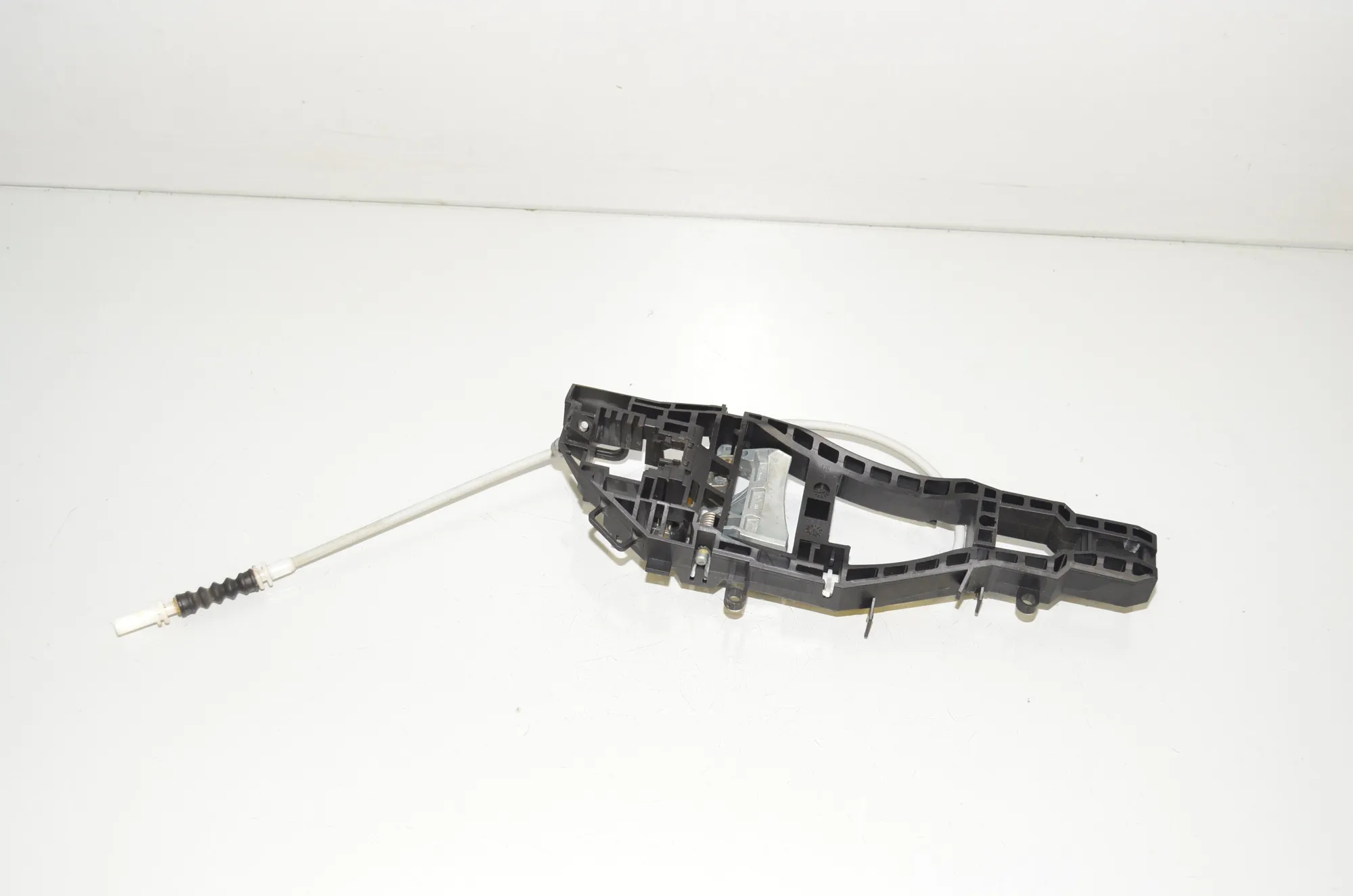 Front Right Door Interior Handle Frame – OEM 7242568 · BMW 2 Cabrio (F23) 220 d 2015 – 3