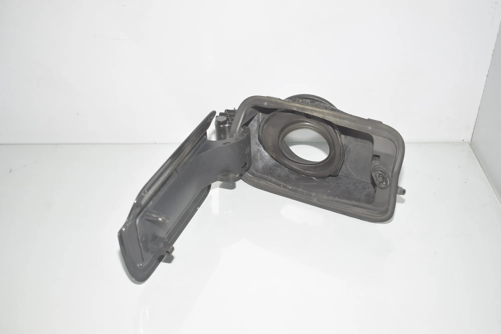 Fuel Tank Flap Cap – OEM 7217767 · BMW 5 Touring (F11) 525 d 2010 – 5