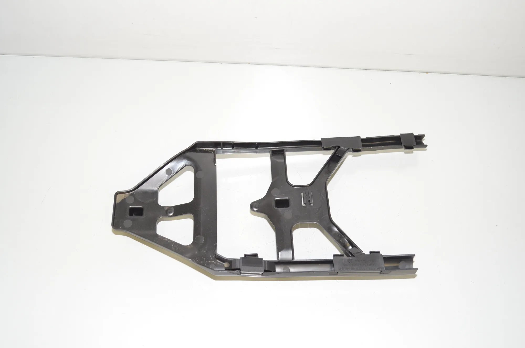 Bracket – OEM 6991131 · BMW 3 Touring (G21) (2019 - -) 330 e Plug-in-Hybrid 2020 – 3