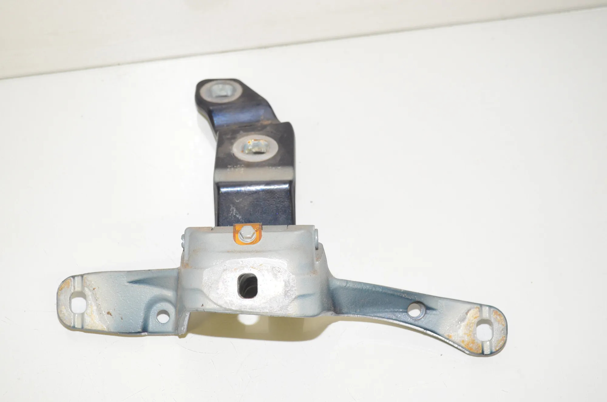 Left Side Bootlid Hinge – OEM 7200533 · BMW 5 Gran Turismo (F07) 530 d 2014 – 2