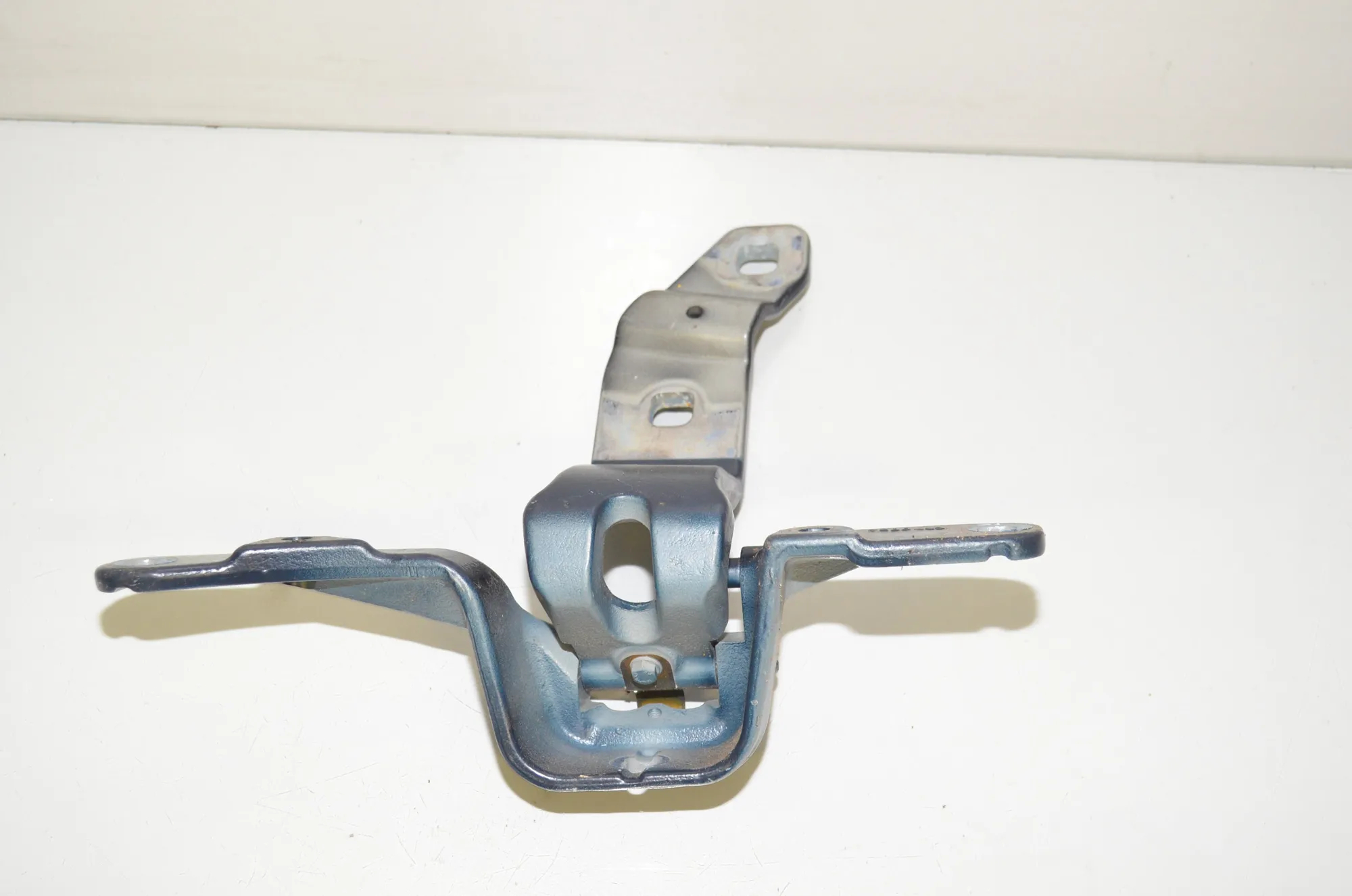 Left Side Bootlid Hinge – OEM 7200533 · BMW 5 Gran Turismo (F07) 530 d 2014 – 4