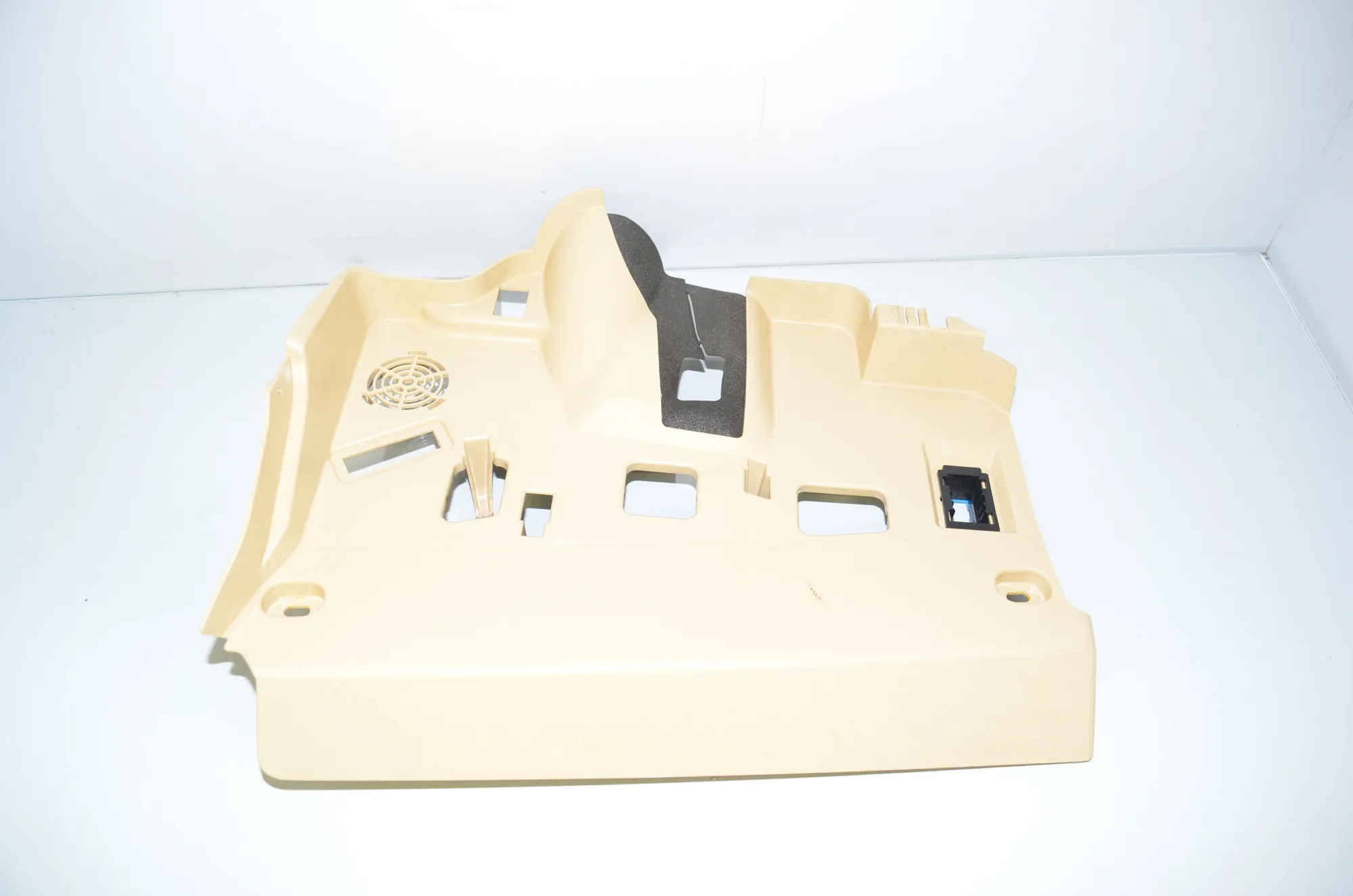 Dashboard Lower Trim – OEM 9142653 · BMW 5 Gran Turismo (F07) 530 d 2014 – 2