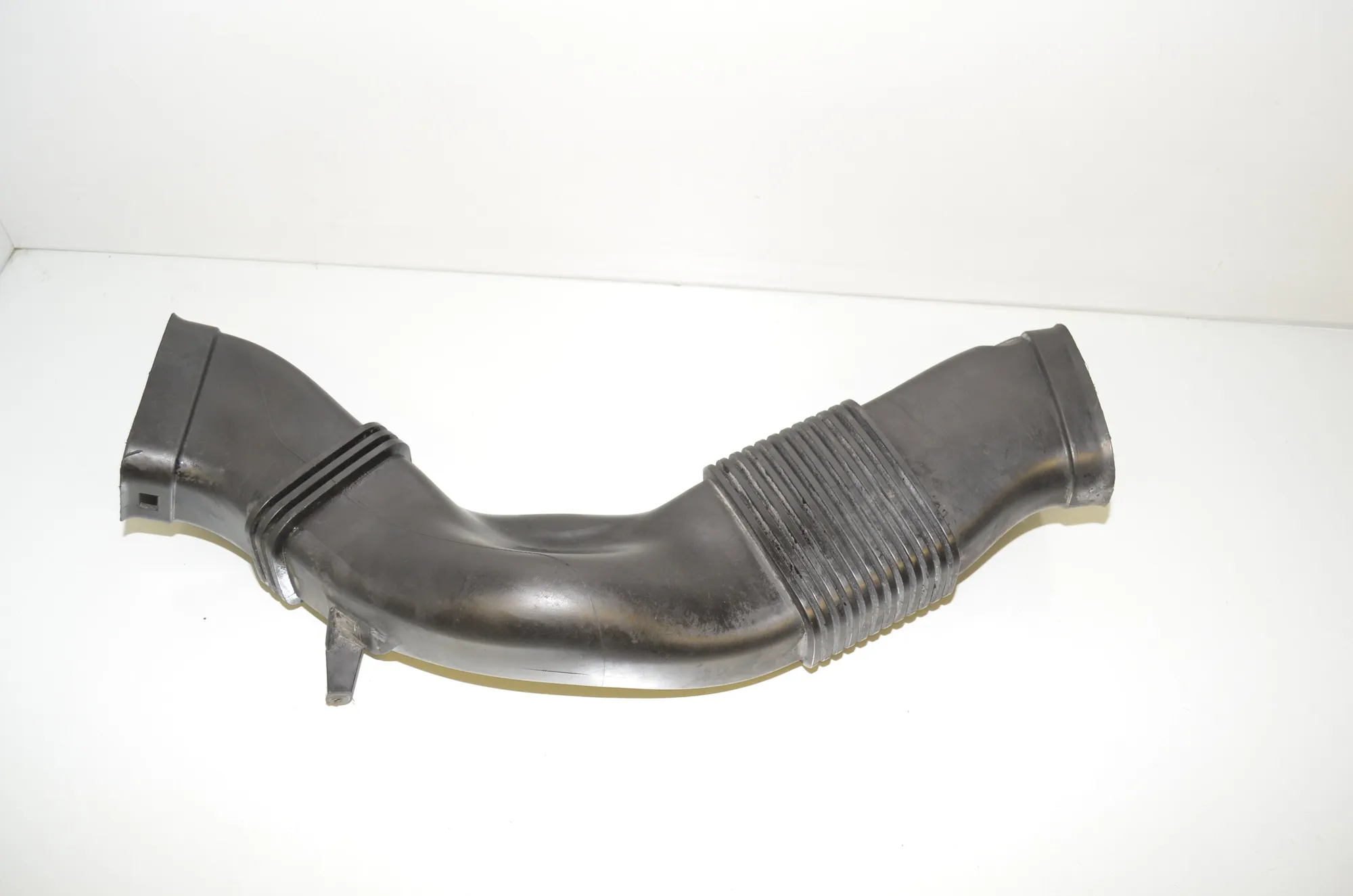 Air Intake Tube – OEM 8513454 · BMW 5 Touring (F11) 530 d xDrive 2013 – 4