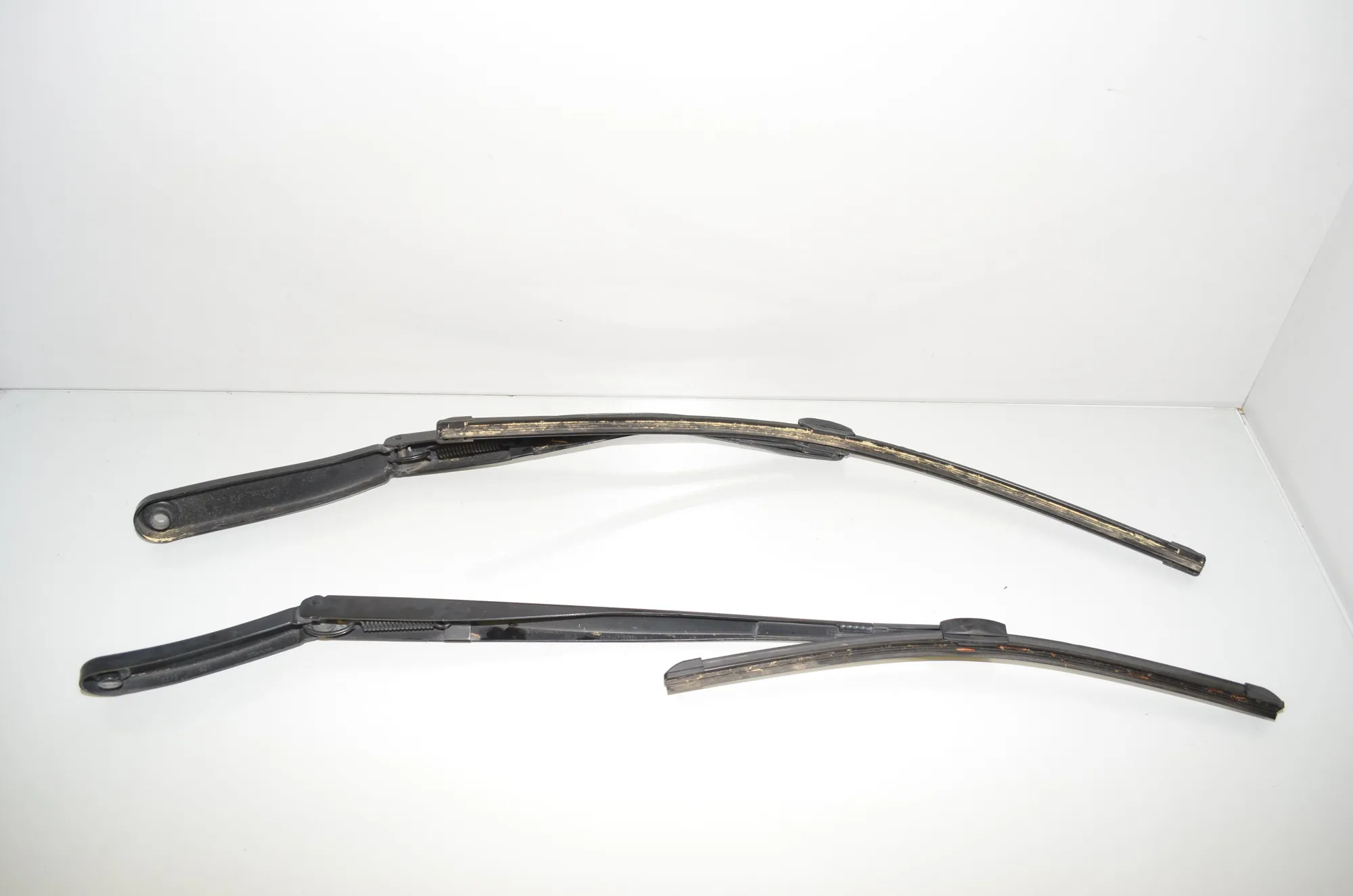 Front Wiper Arms – OEM 7182459 · BMW 5 Touring (F11) 530 d xDrive 2013 – 2
