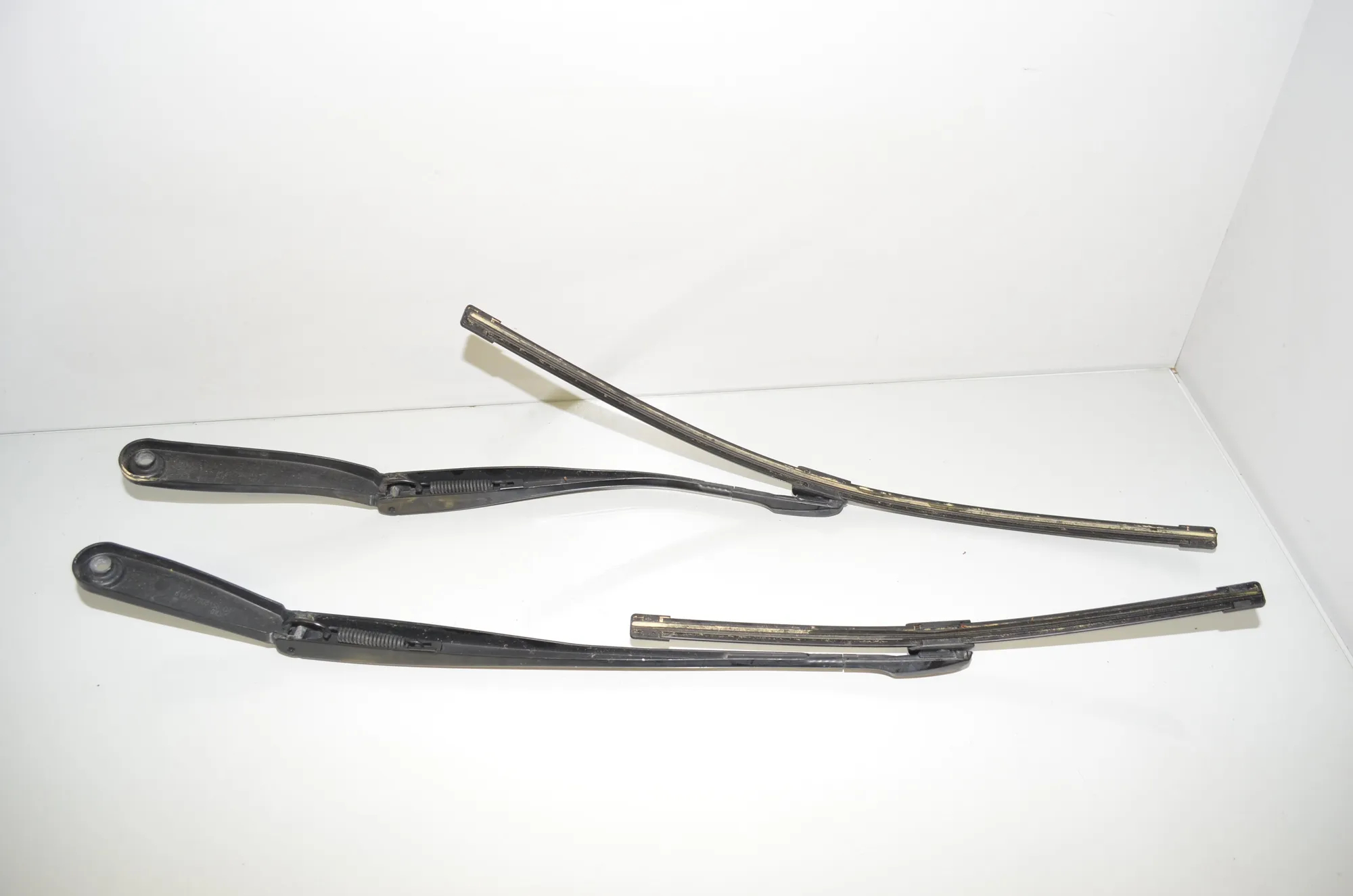 Front Wiper Arms – OEM 7182459 · BMW 5 Touring (F11) 530 d xDrive 2013 – 3