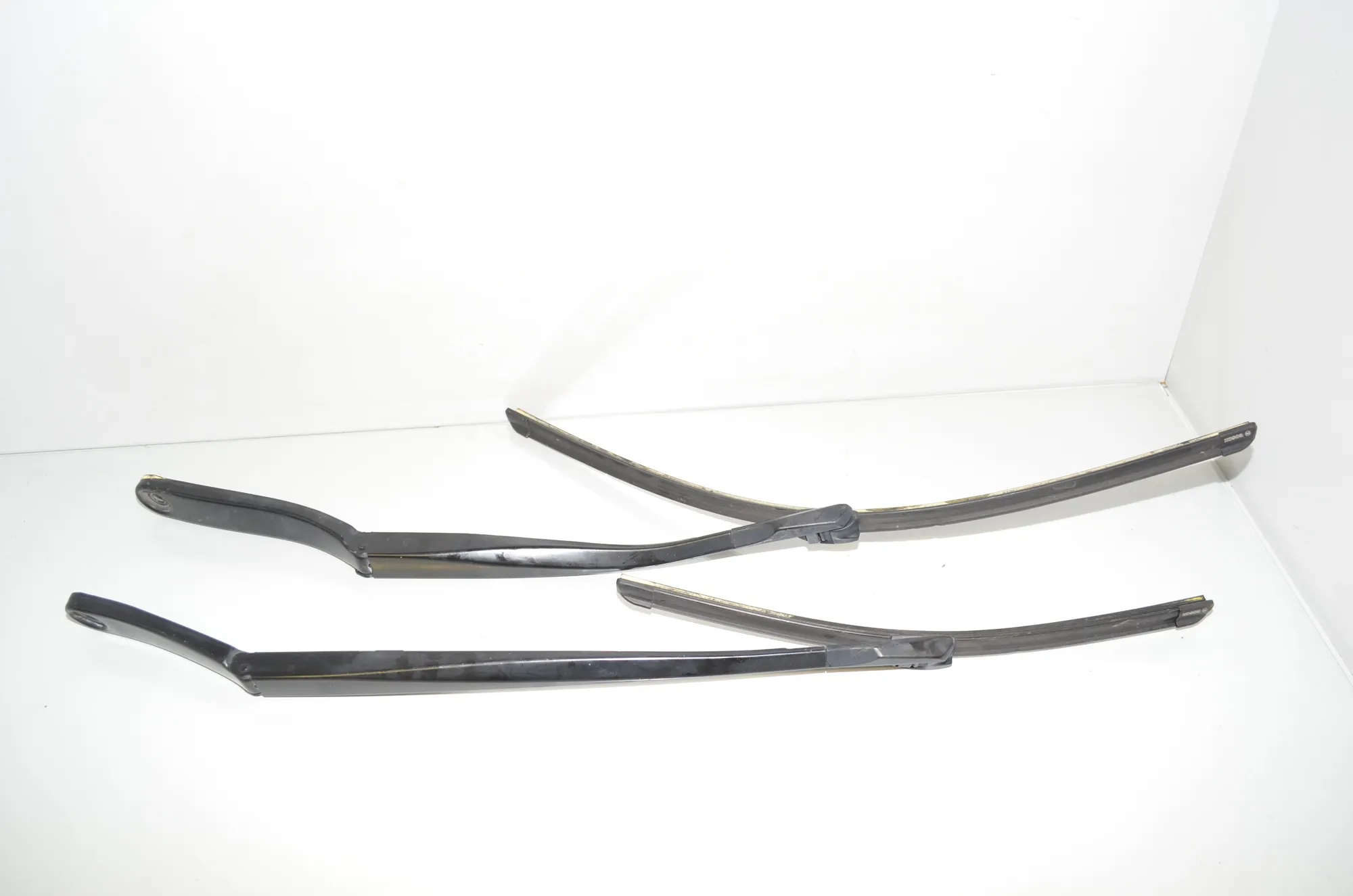 Front Wiper Arms – OEM 7182459 · BMW 5 Touring (F11) 530 d xDrive 2013 – 4